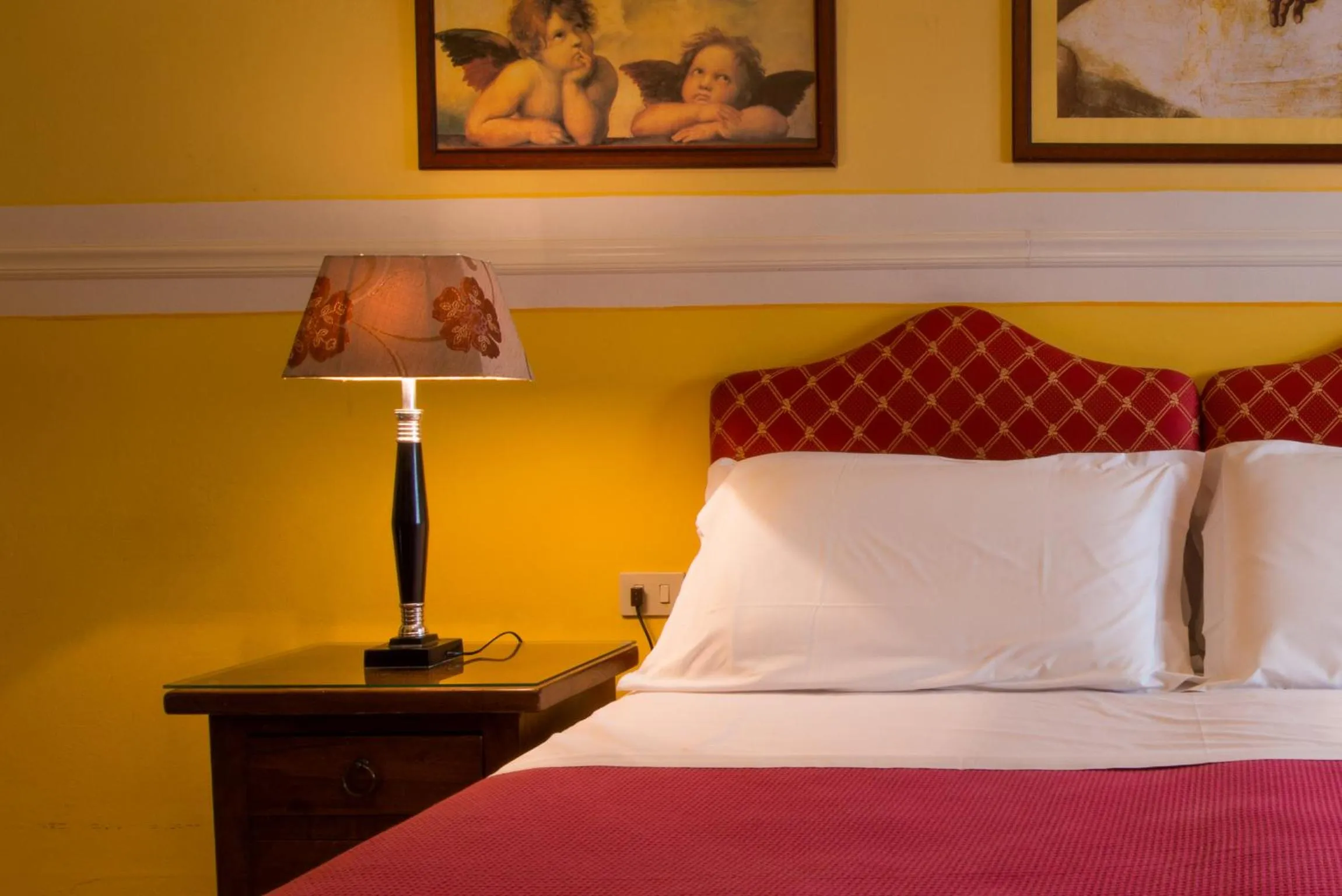 Decorative detail, Bed in B&B Old Florence Inn