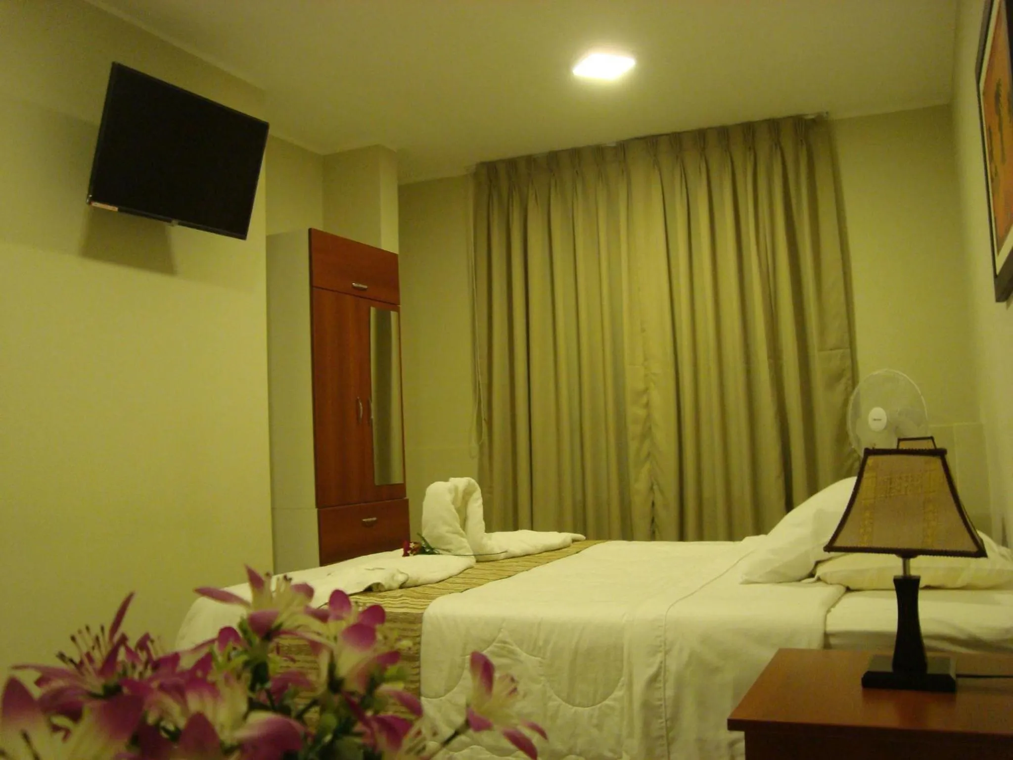 Photo of the whole room, Bed in PiscoMar Peru