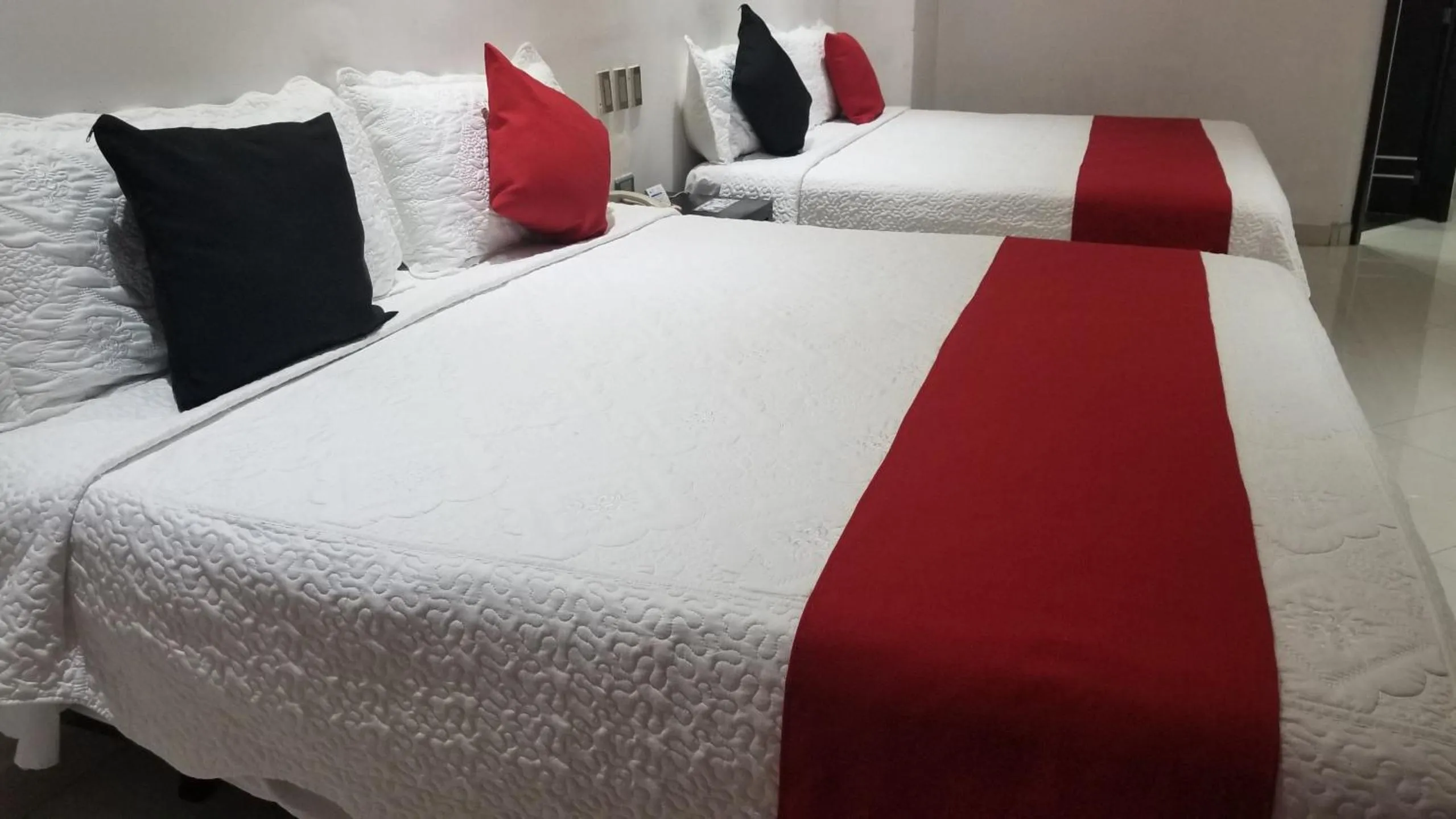 Photo of the whole room in Hotel Dluxe