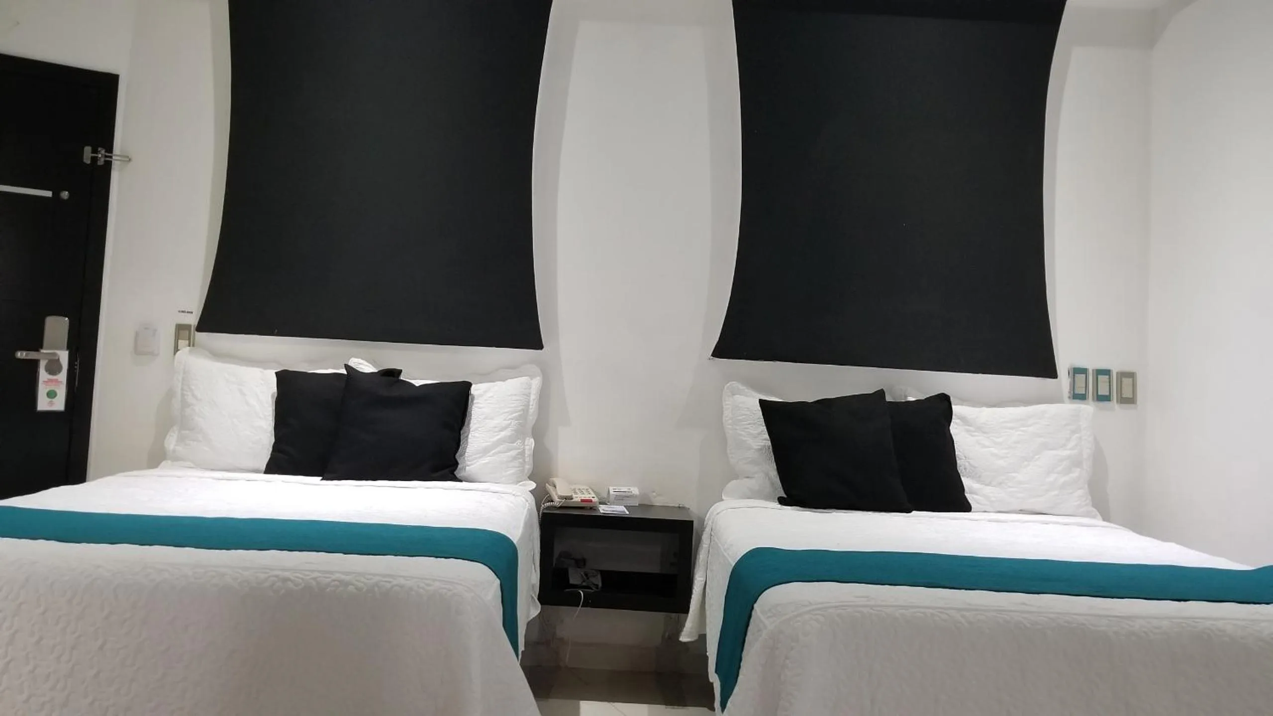 Photo of the whole room in Hotel Dluxe