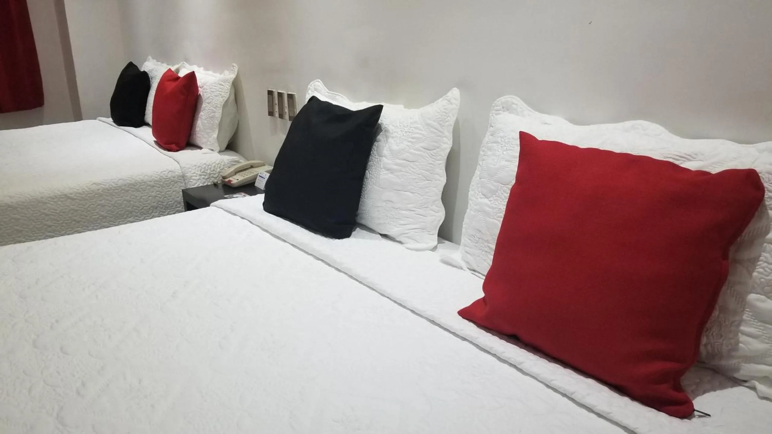 Photo of the whole room in Hotel Dluxe