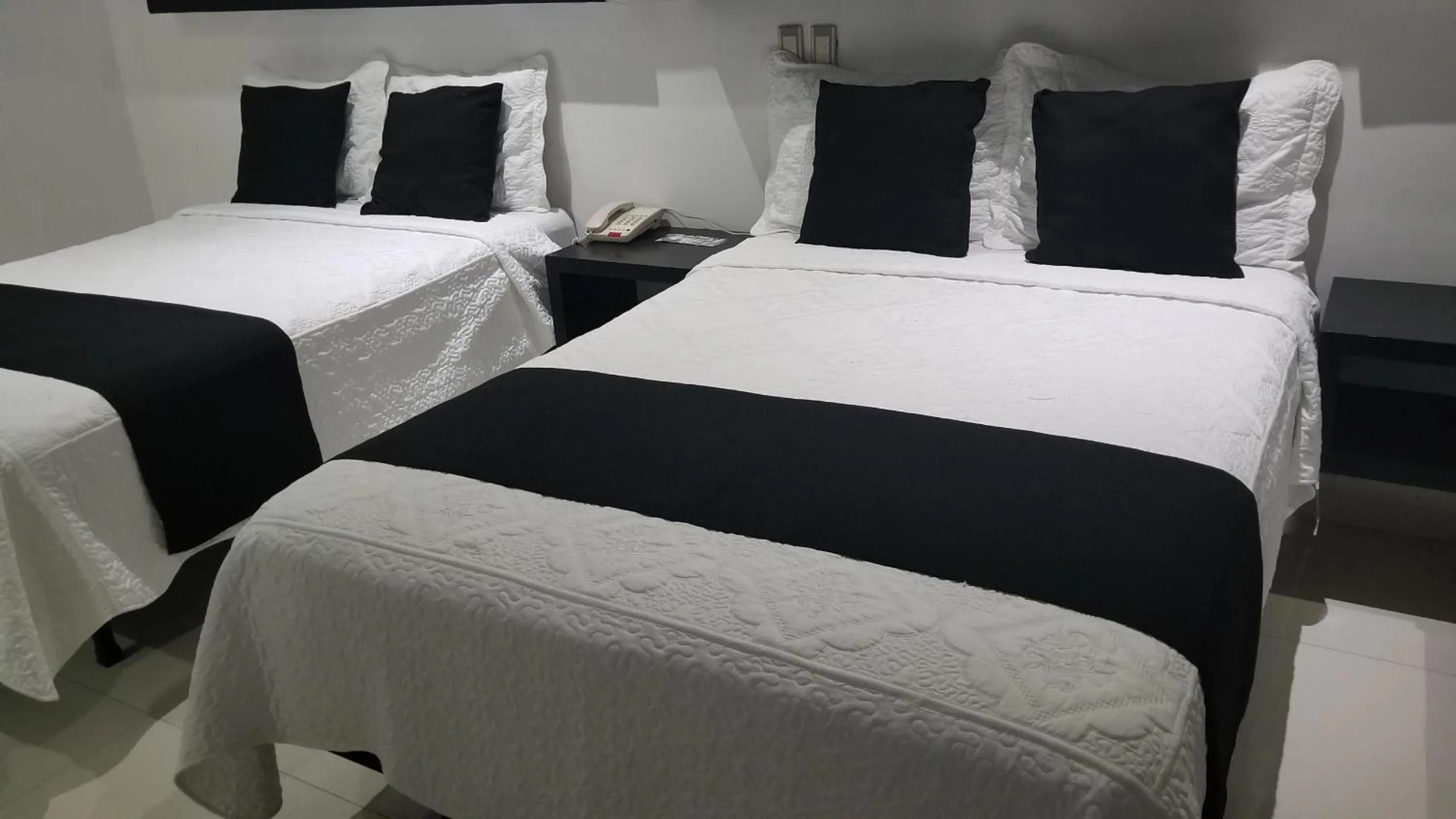 Photo of the whole room in Hotel Dluxe