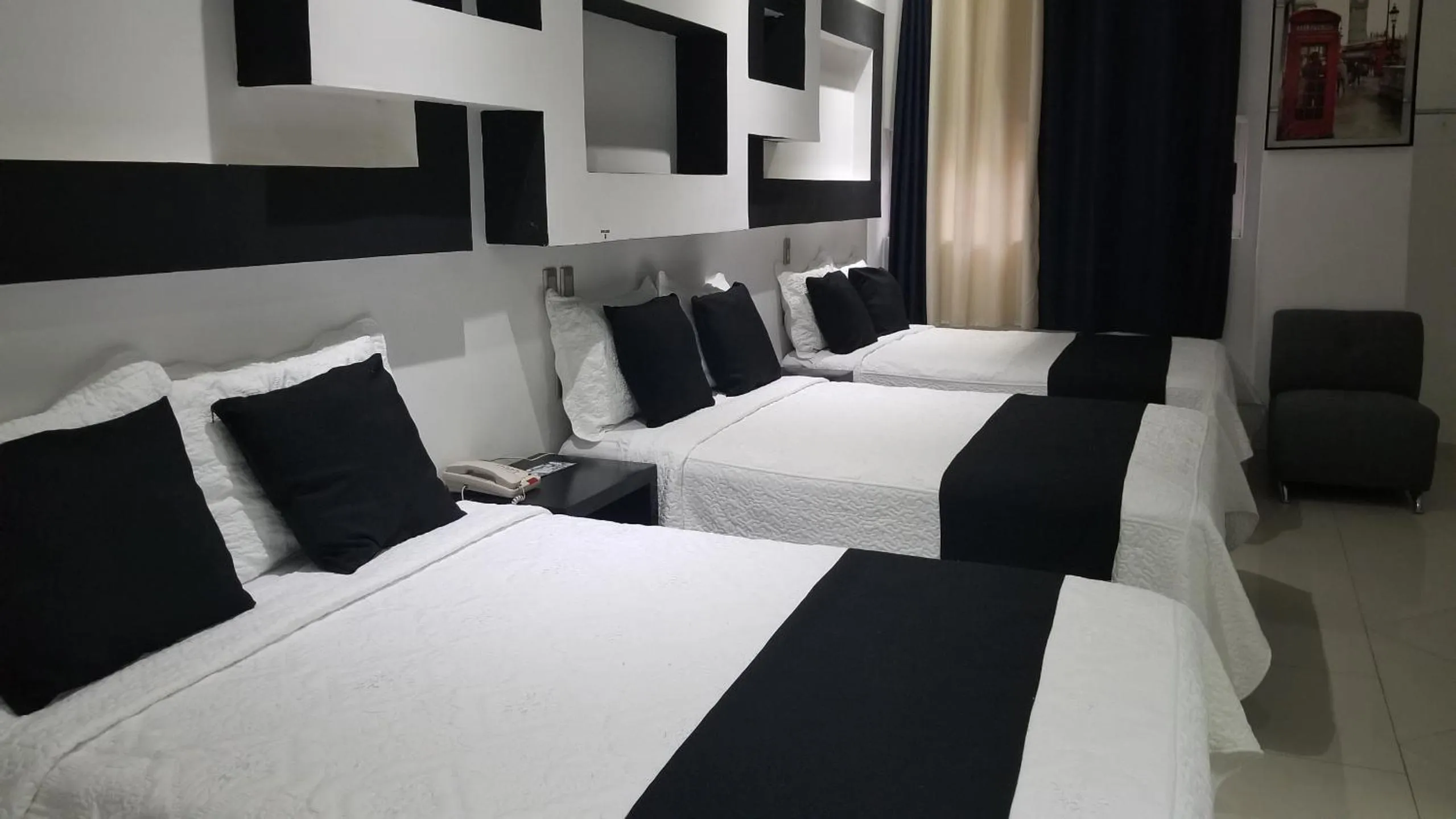 Photo of the whole room in Hotel Dluxe