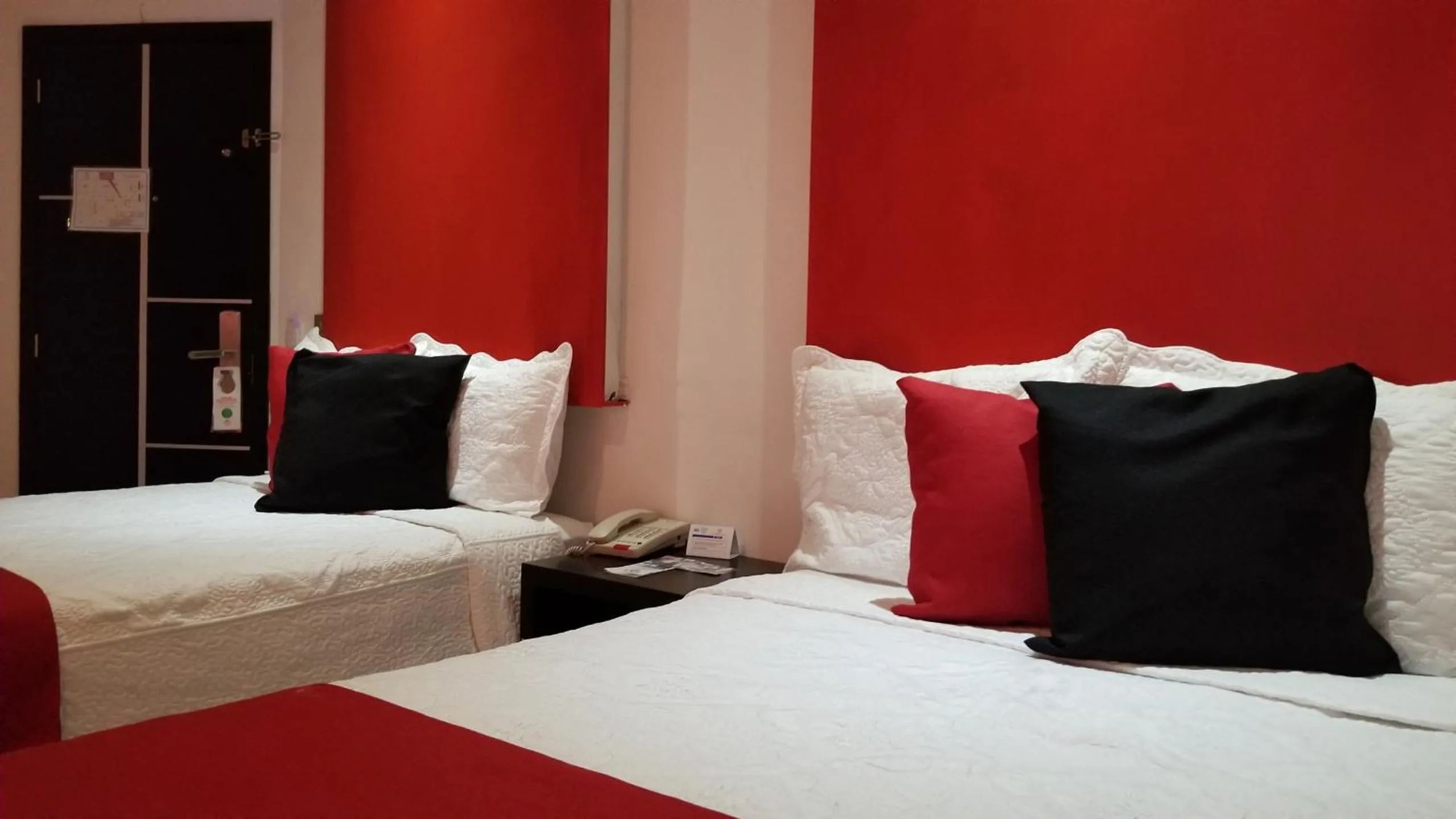 Photo of the whole room in Hotel Dluxe