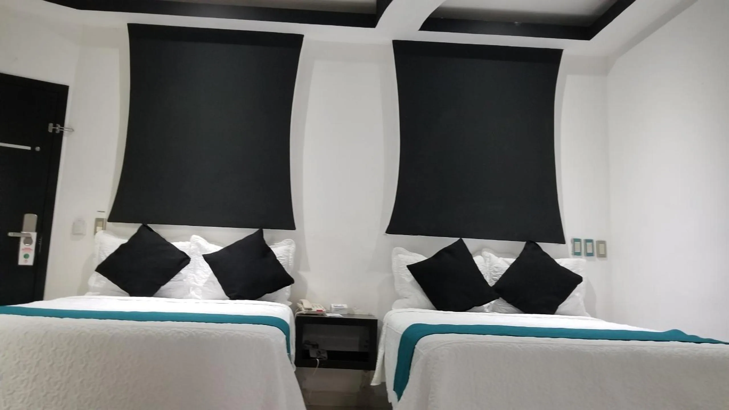 Photo of the whole room in Hotel Dluxe