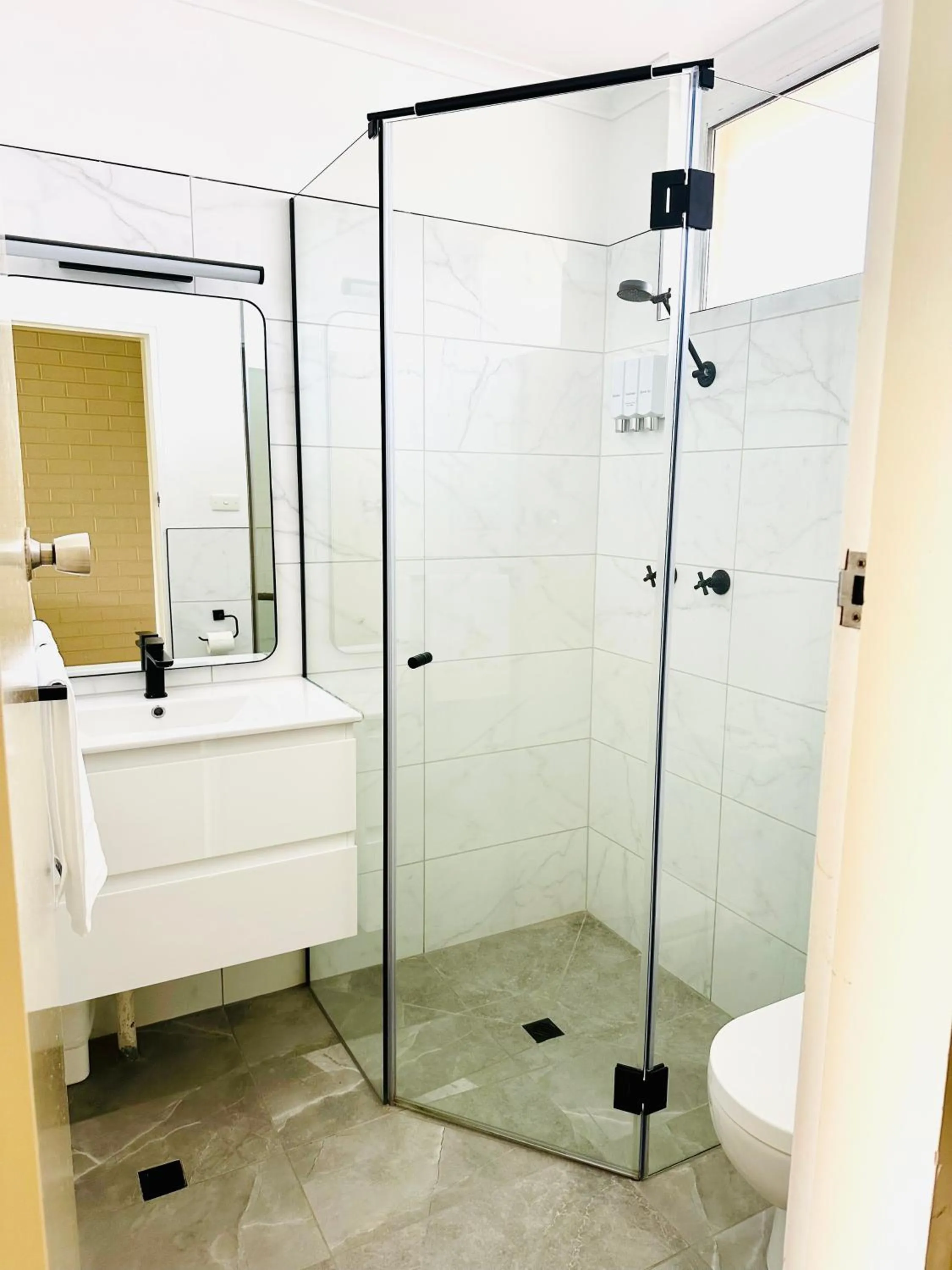 Shower in Junee Motor Inn