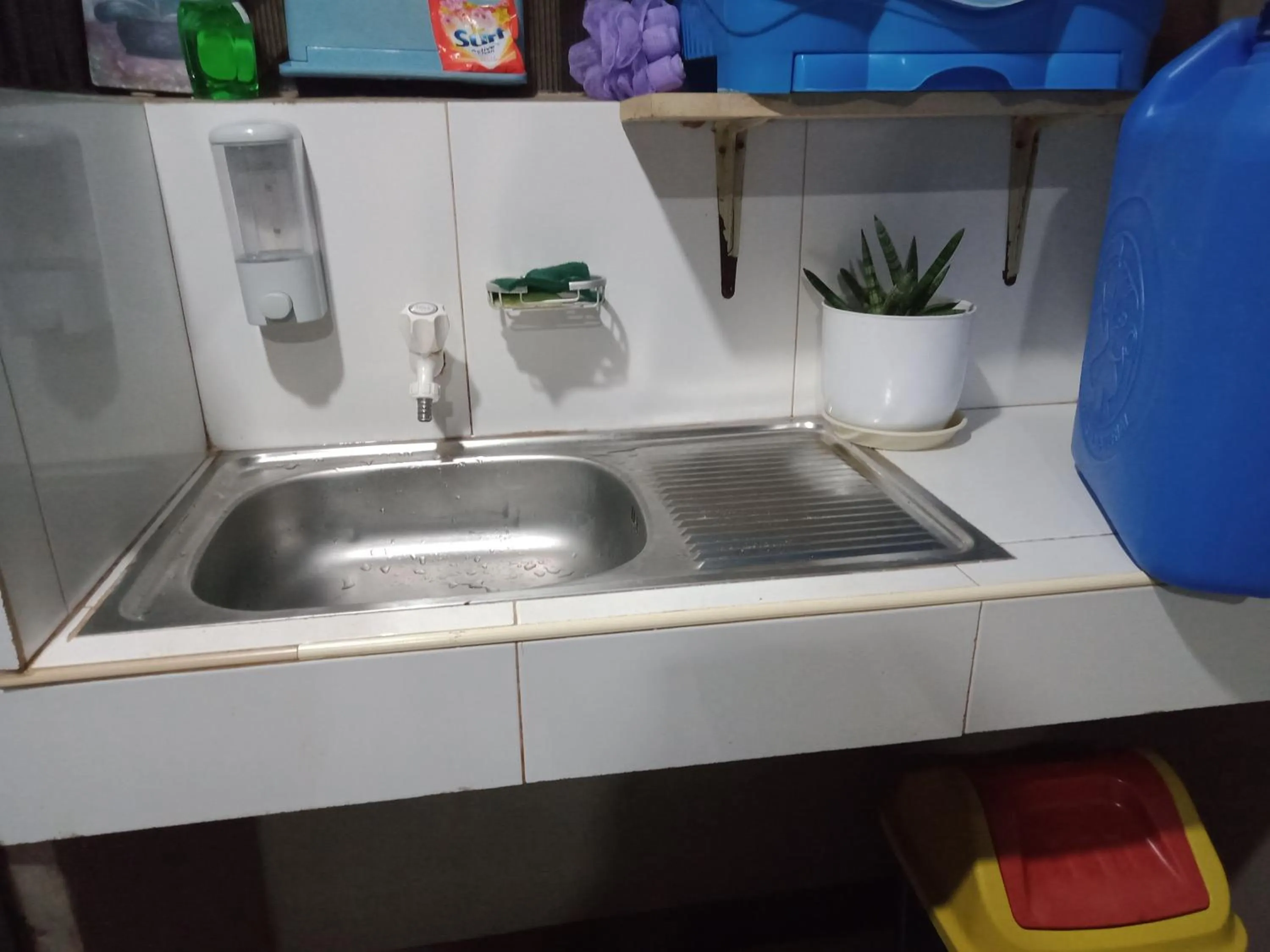 Kitchen or kitchenette in Dalinda's Homestay