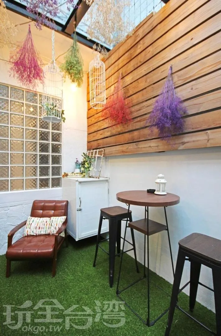 Seating area in Tainan Little Day