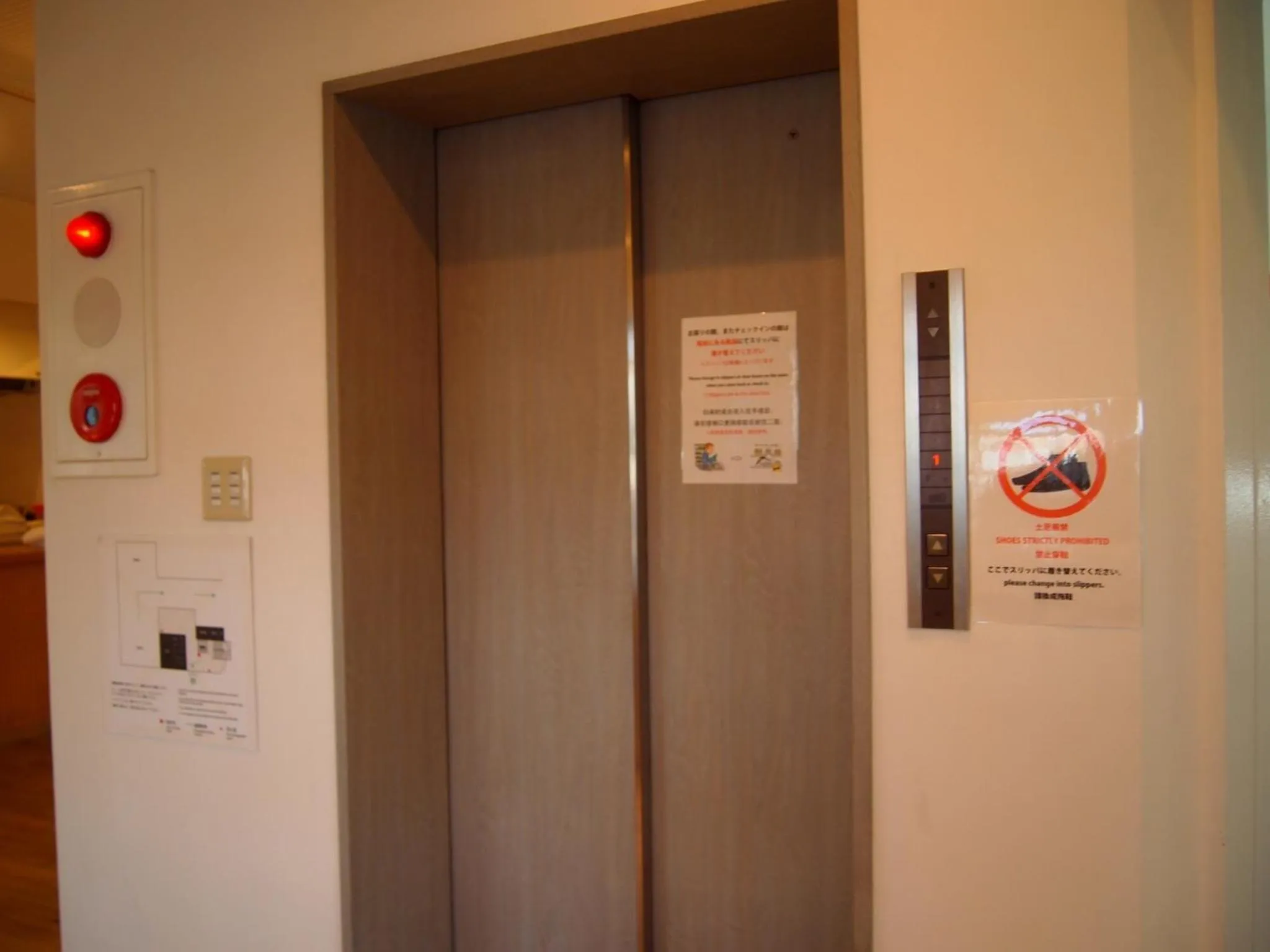 Communal lounge/ TV room in Guesthouse TOHO