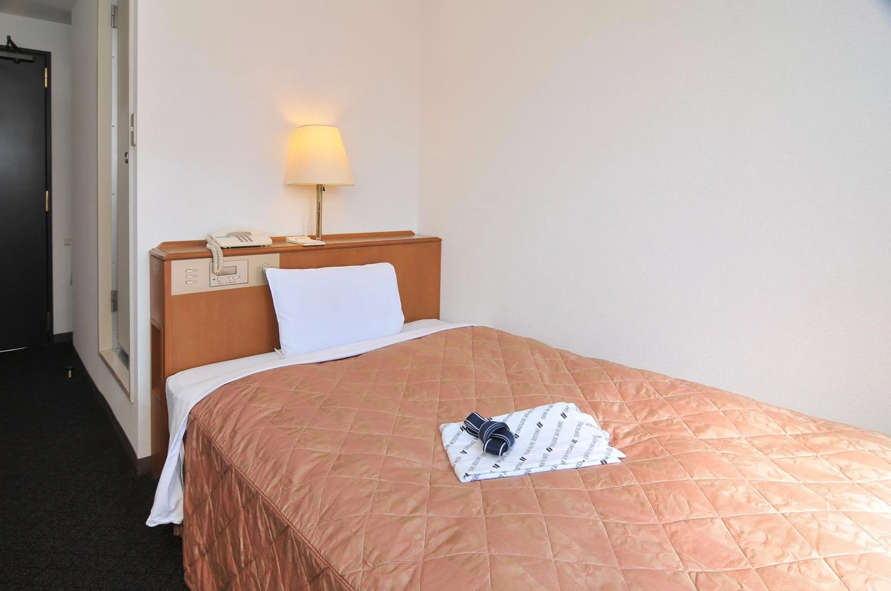 Bed in Yawatajuku Dai-ichi Hotel