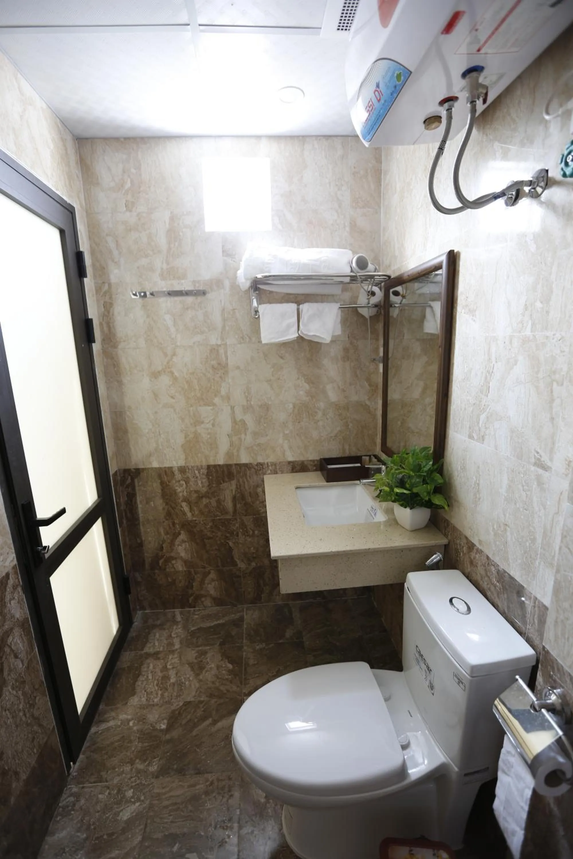 Bathroom in Hoang Ngoc Hotel