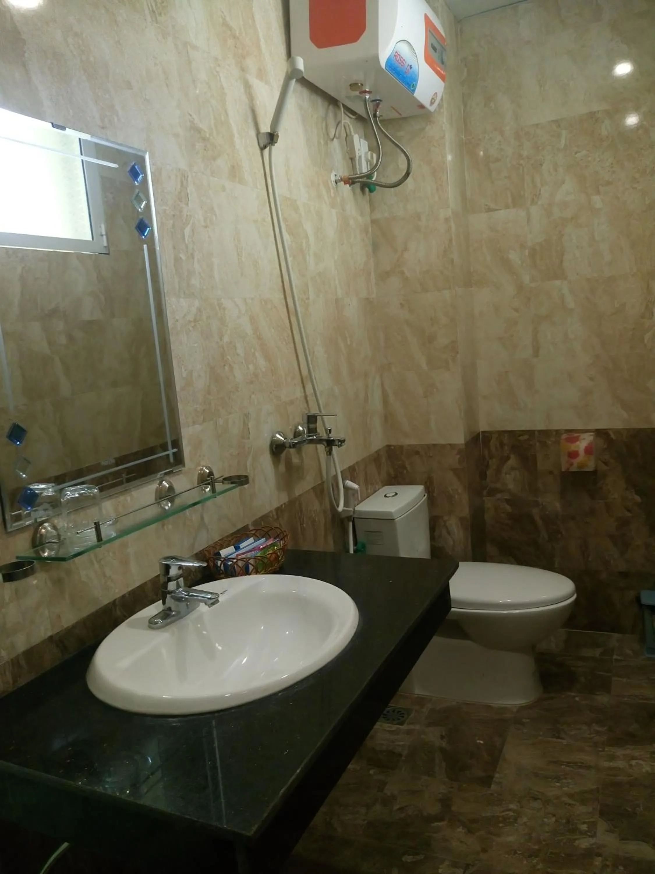 Shower in Hoang Ngoc Hotel