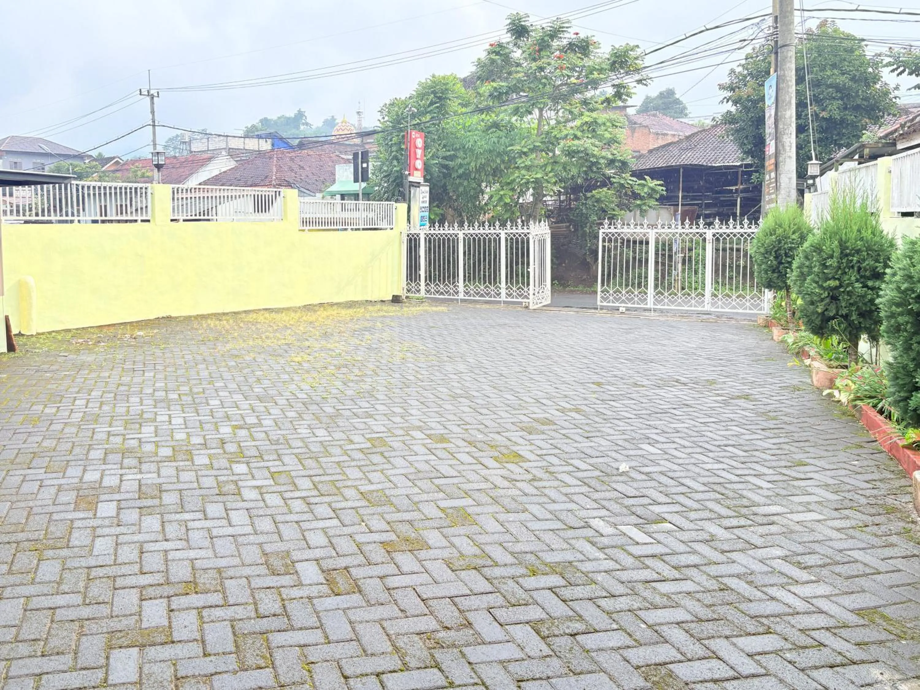 Facade/entrance in RedDoorz Syariah at Nusa Indah near BNS