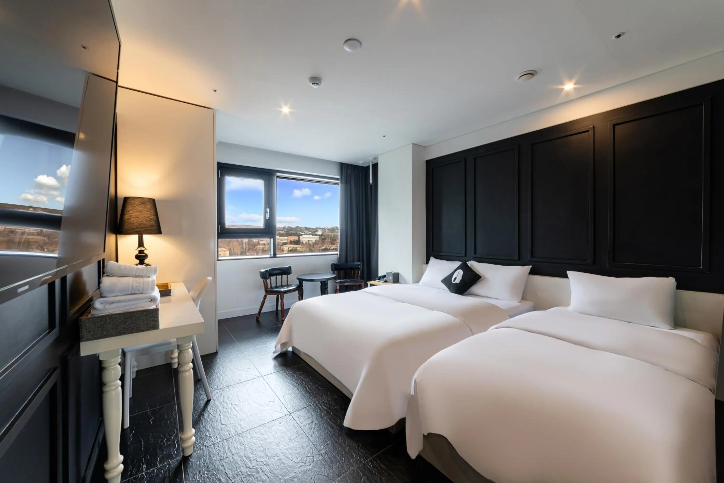 Bed in Hotel The Designers Seoul Station