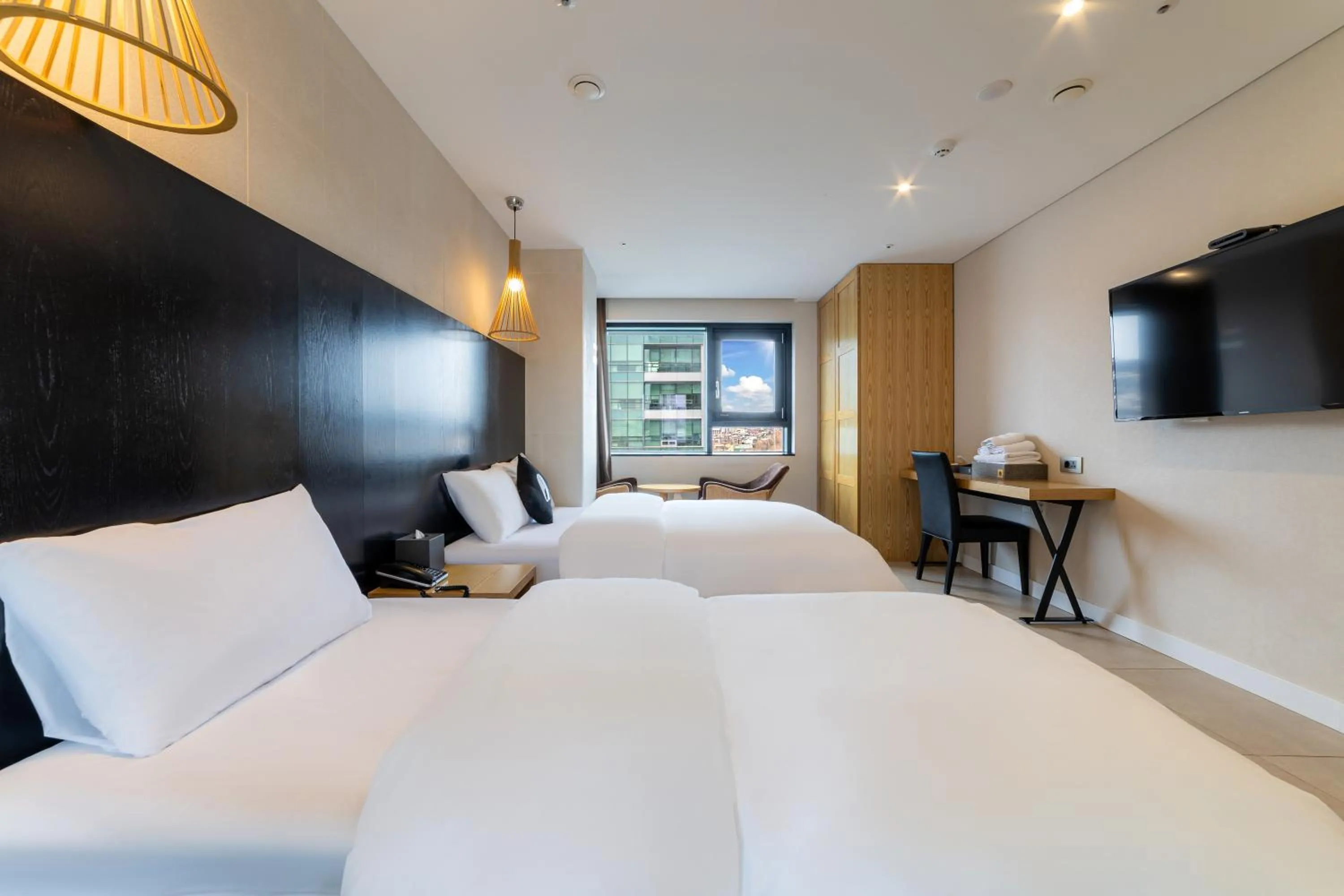 Bed in Hotel The Designers Seoul Station