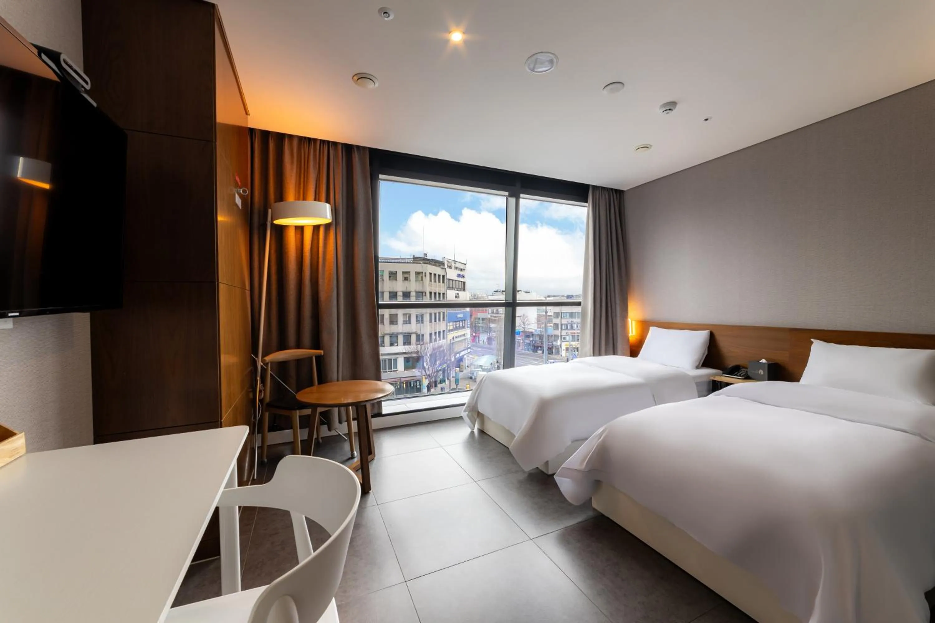 Bed in Hotel The Designers Seoul Station