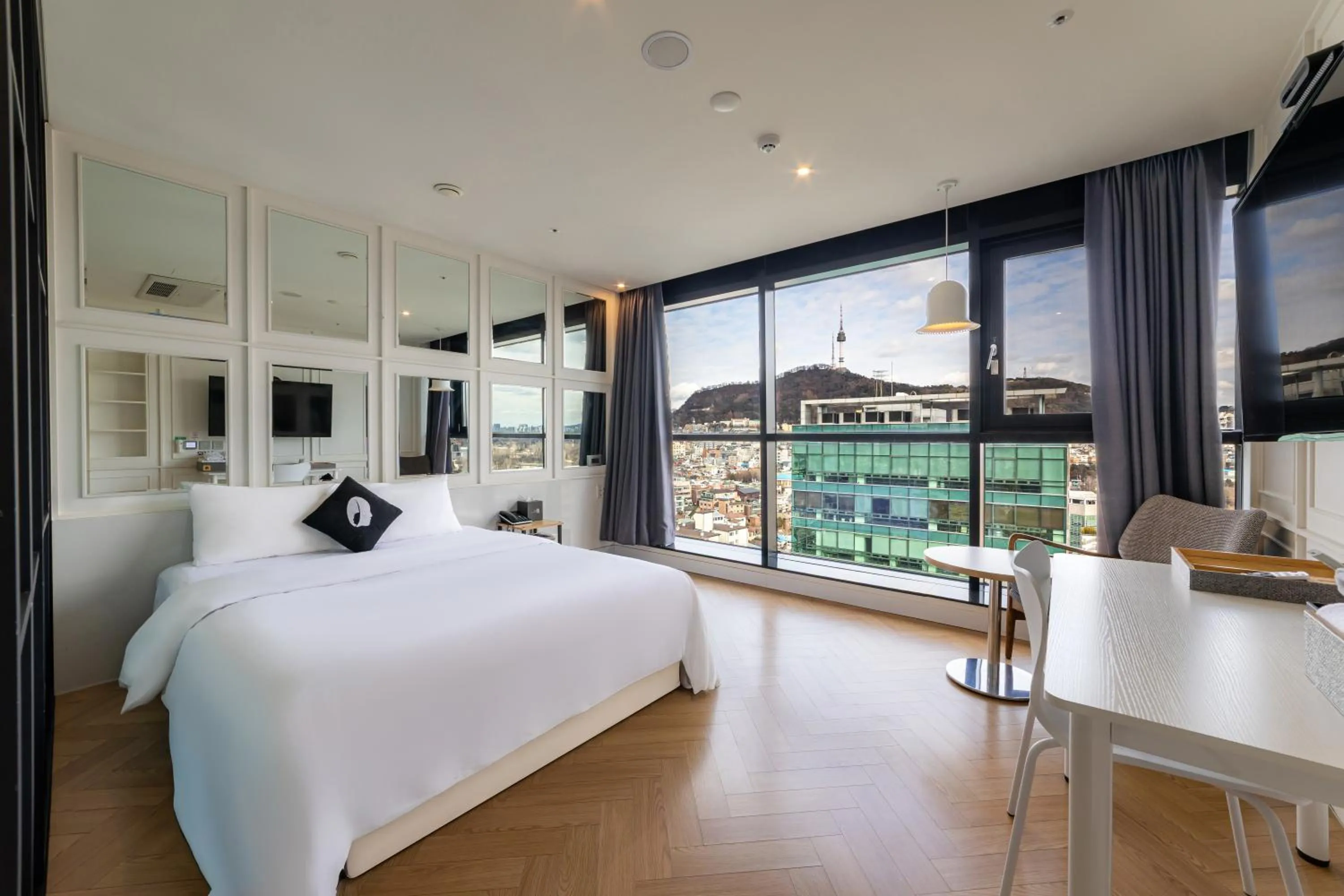 Bed in Hotel The Designers Seoul Station