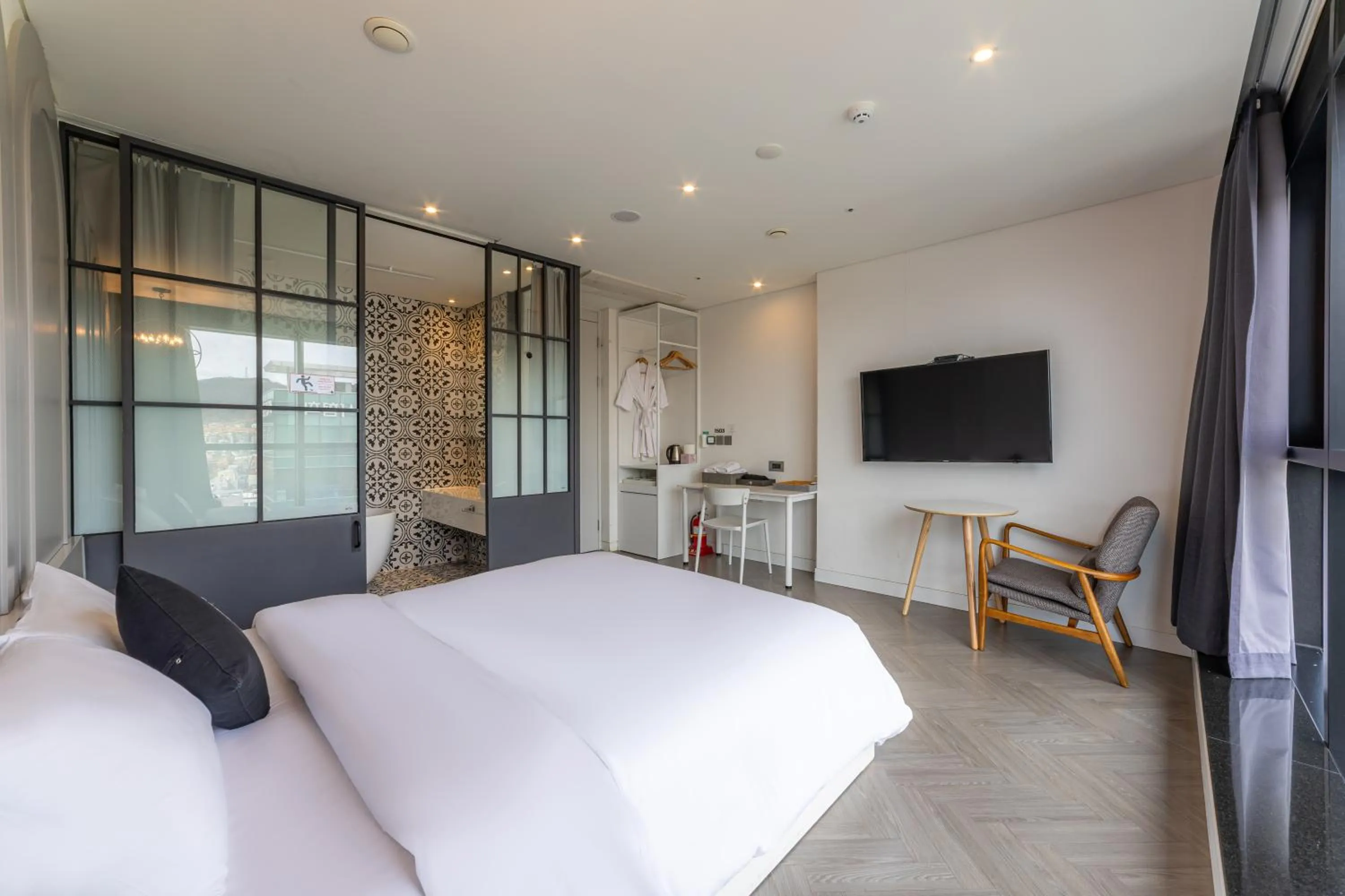 Bed in Hotel The Designers Seoul Station