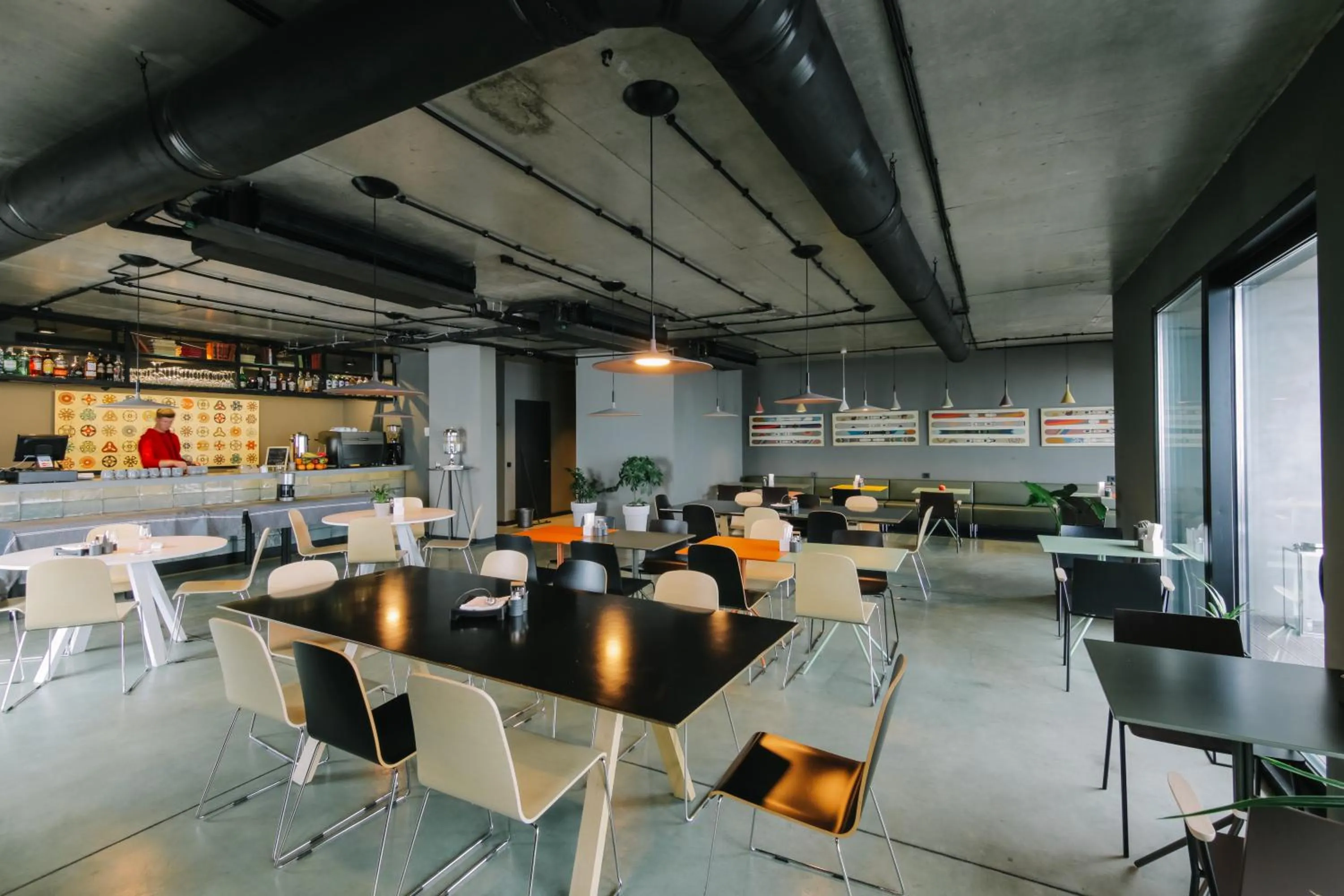 Restaurant/places to eat in Quadrum Hotel