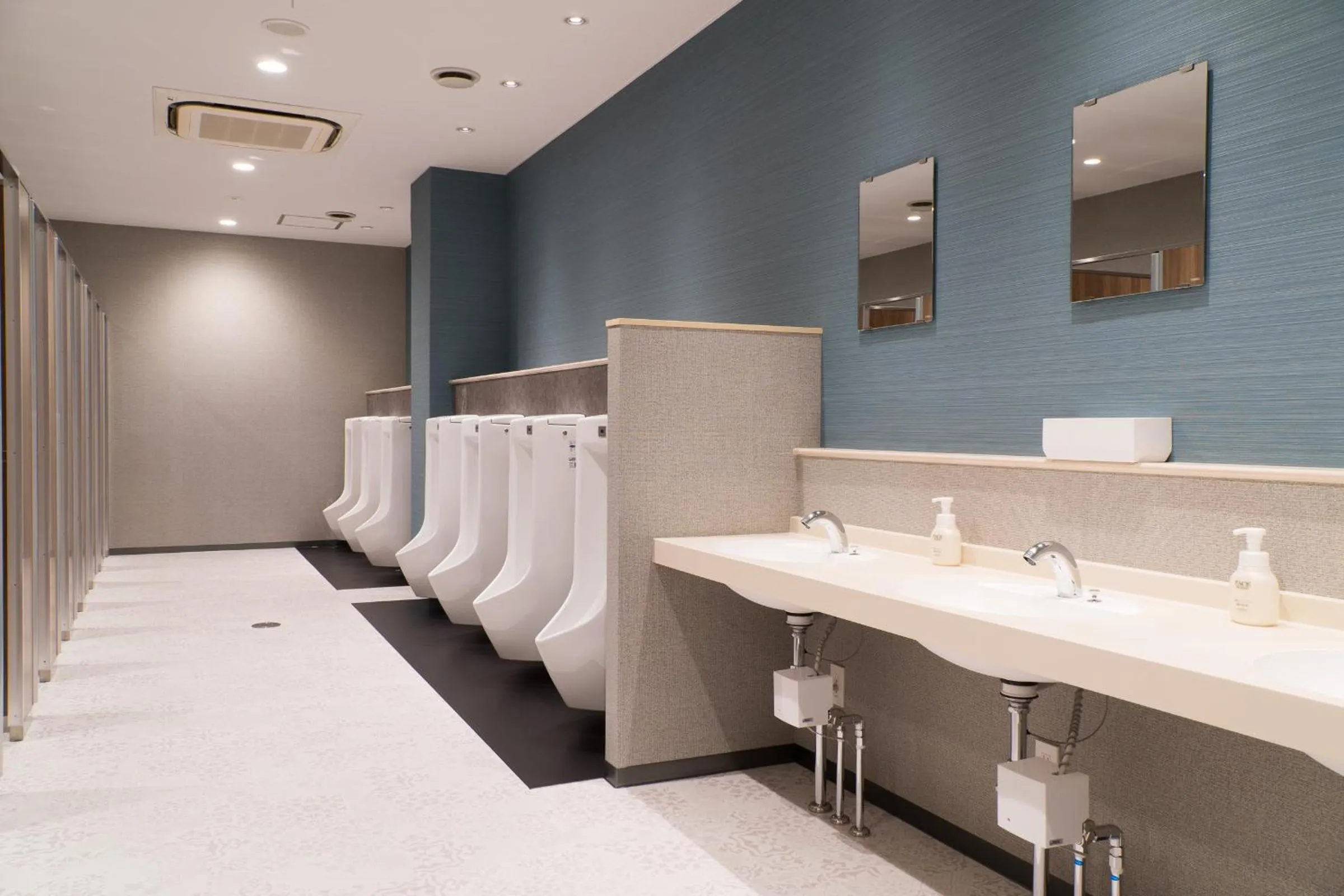 Toilet in Mt.Fuji Cabin & Lounge Highland Station Inn (Capsule Hotel)