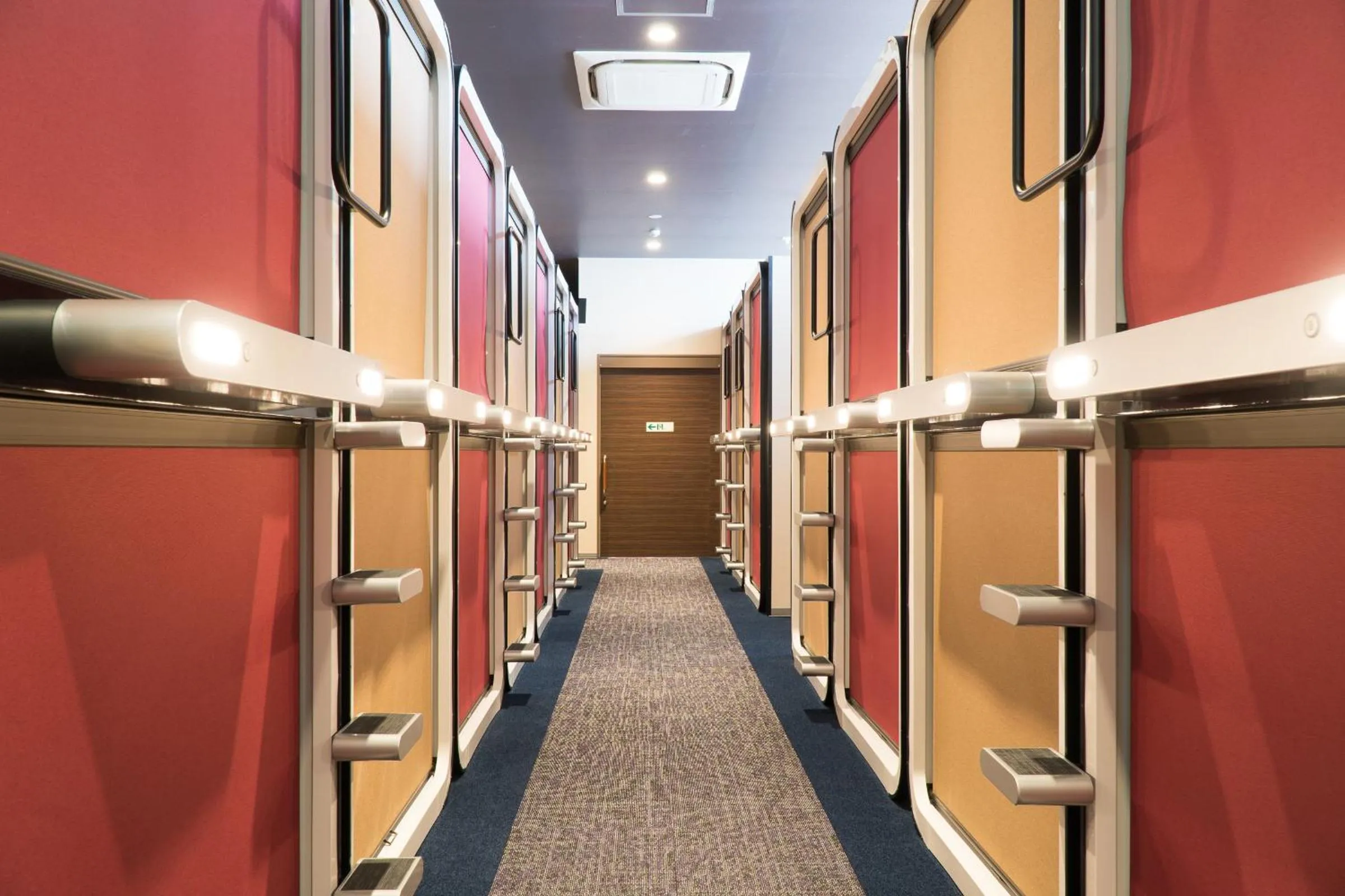 bunk bed in Mt.Fuji Cabin & Lounge Highland Station Inn (Capsule Hotel)