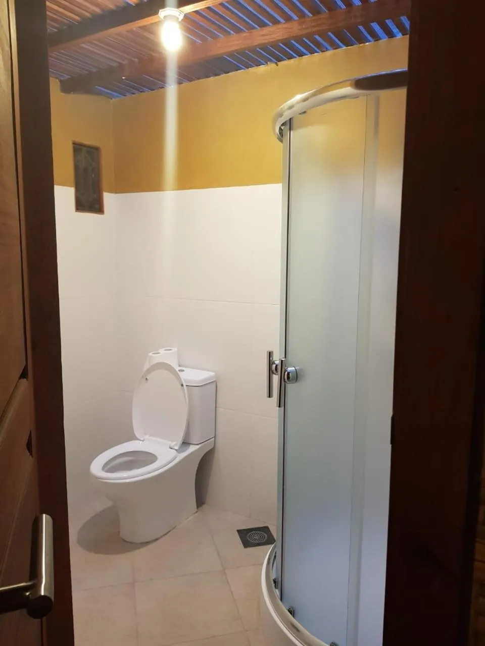 Toilet in Bidara Cottage