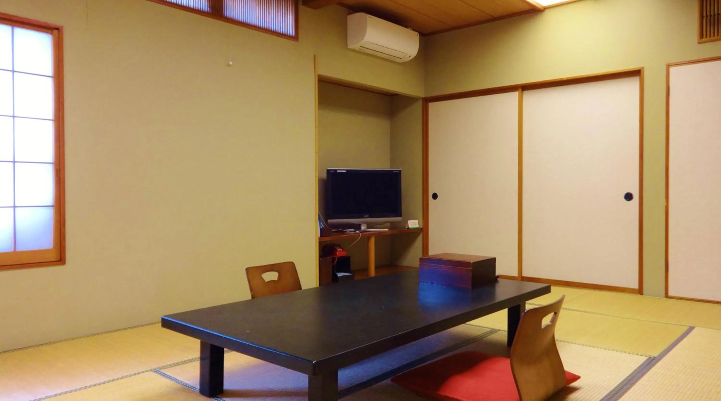 Photo of the whole room in Tenryuso