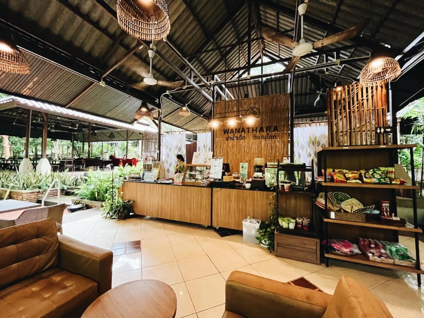 Restaurant/places to eat in Wanathara Resort