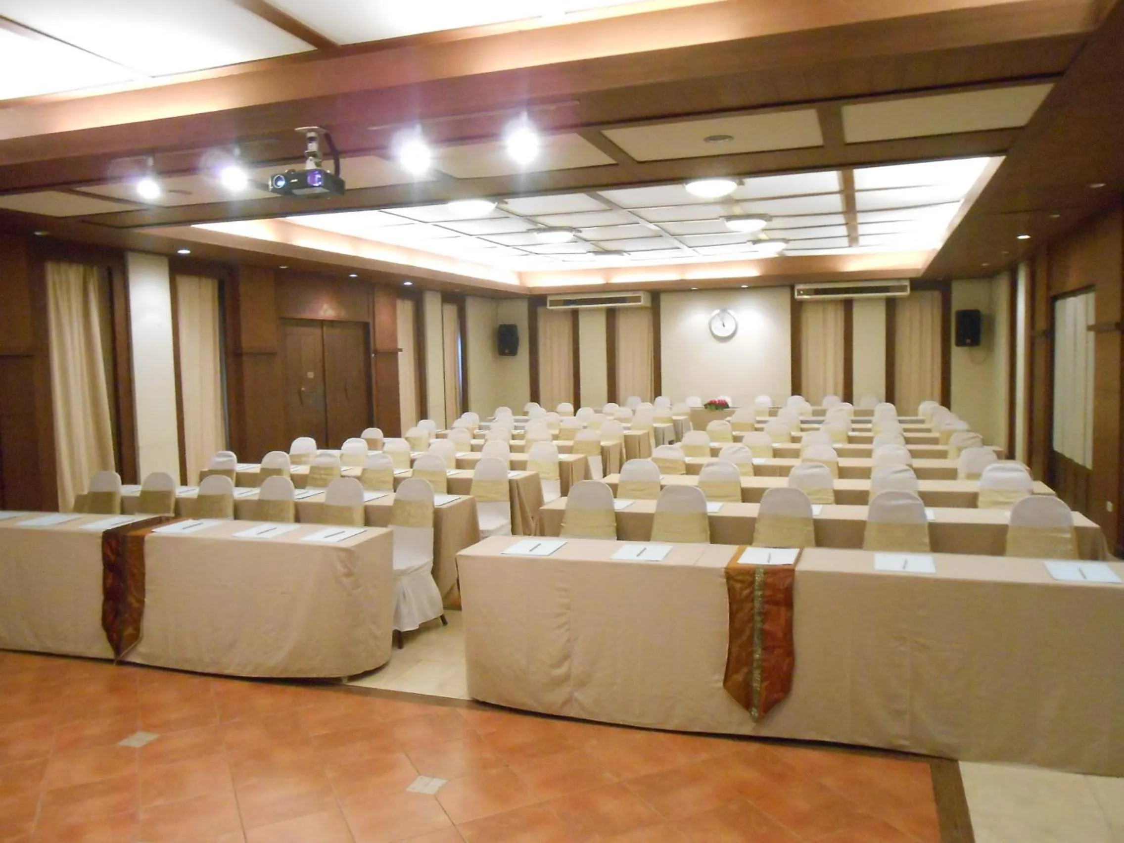 Meeting/conference room in Wanathara Resort