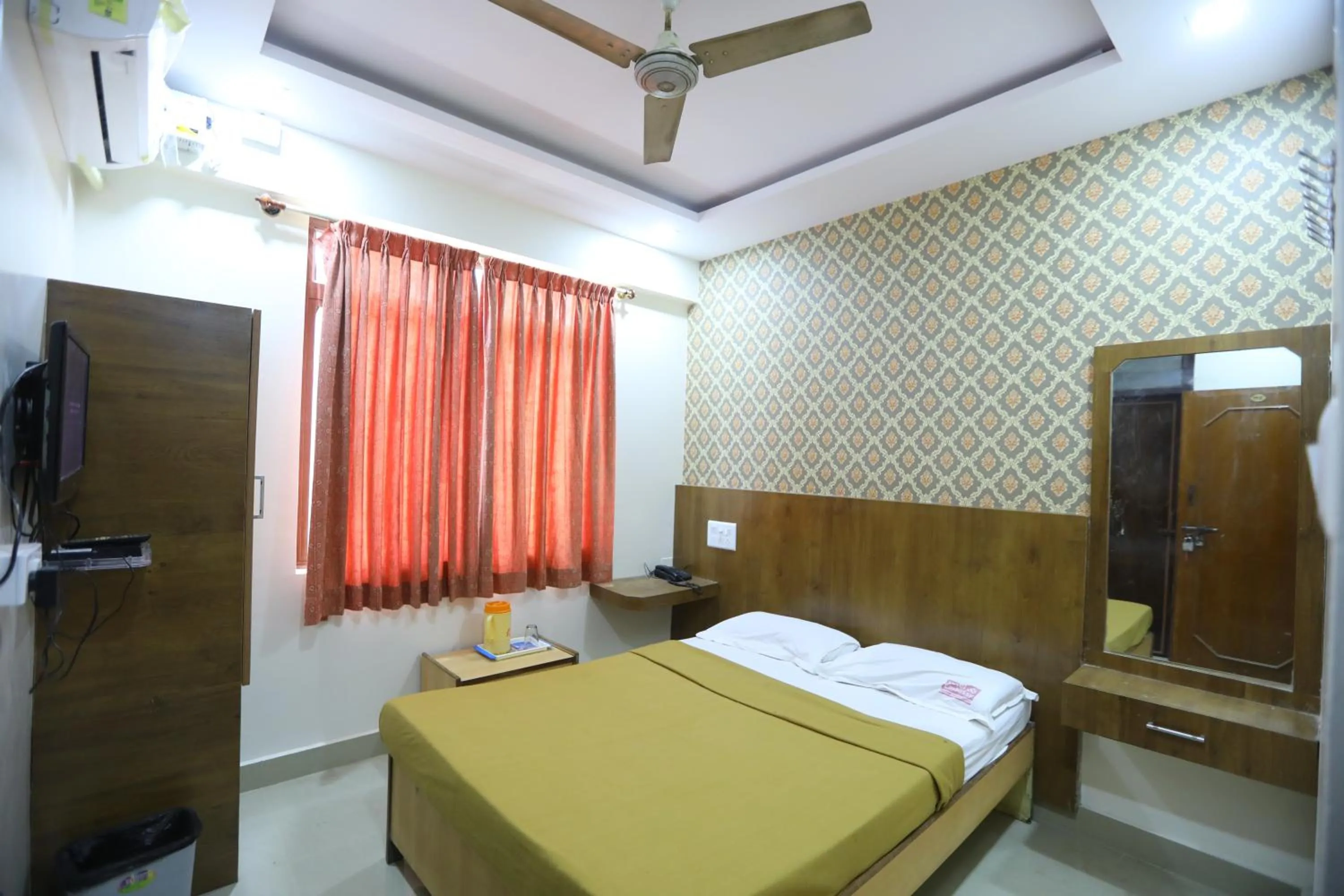 Bed in Hotel Embassy