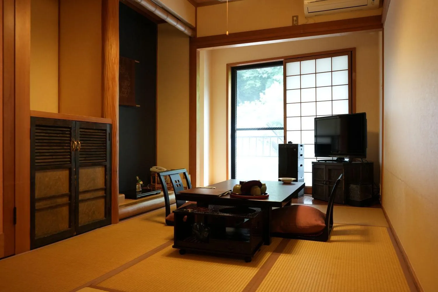 Photo of the whole room in Ryokan Yamanoyu