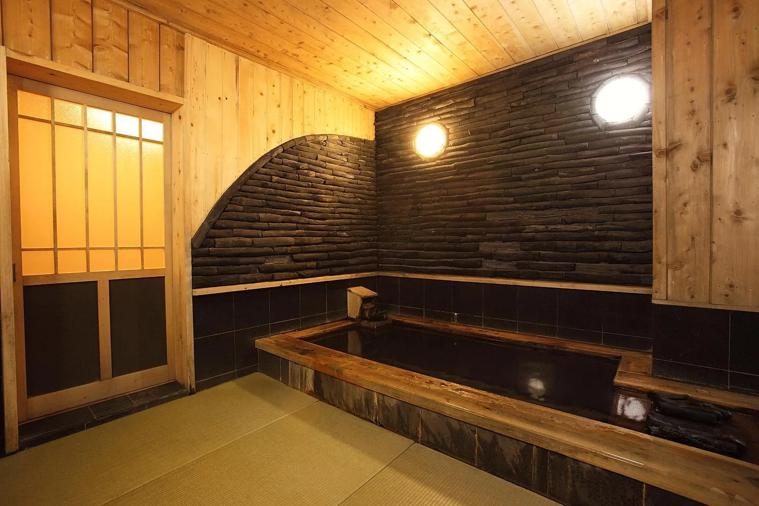 Hot Spring Bath in Ryokan Yamanoyu