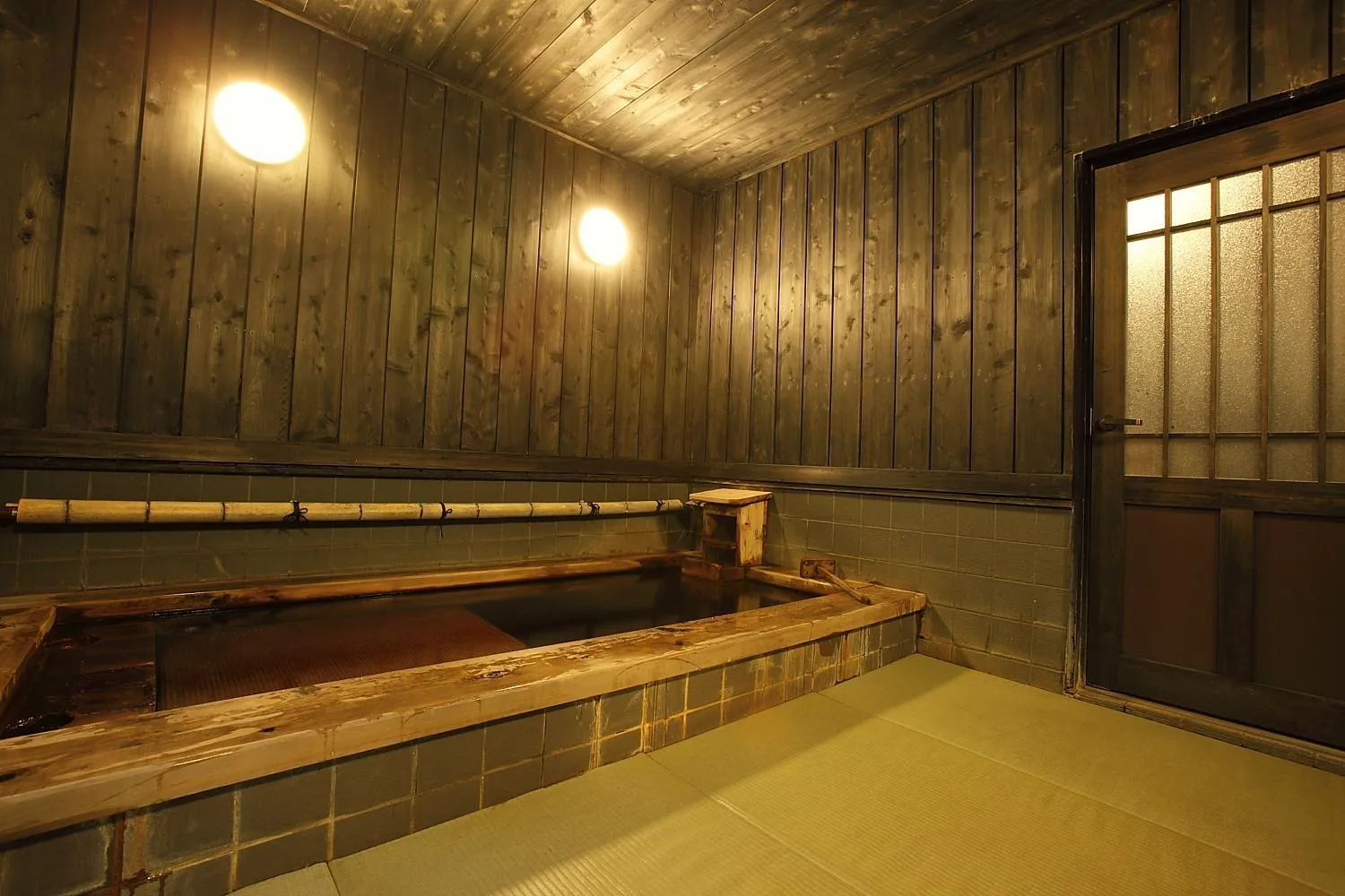 Hot Spring Bath in Ryokan Yamanoyu