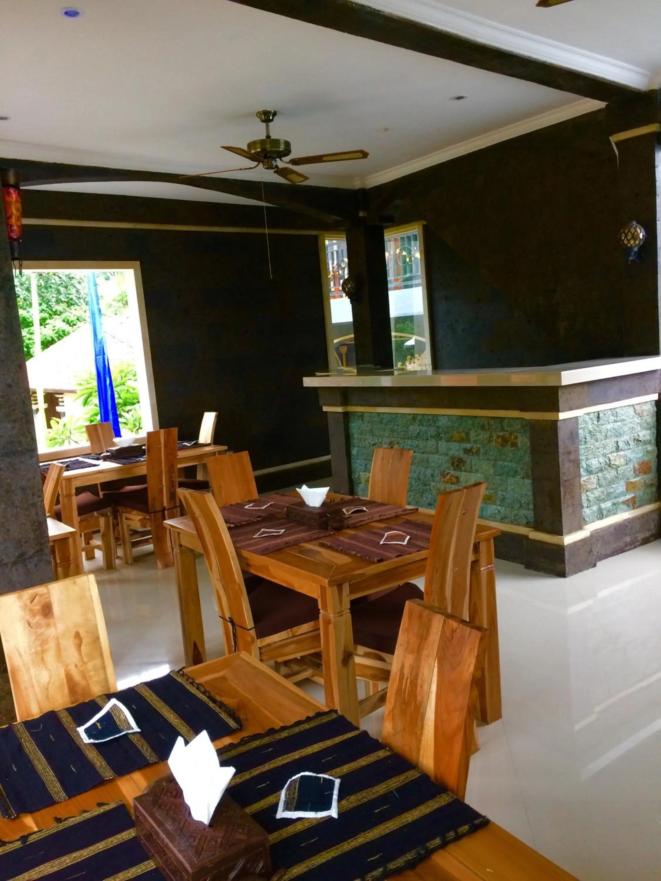 Restaurant/places to eat in Amed Romance House