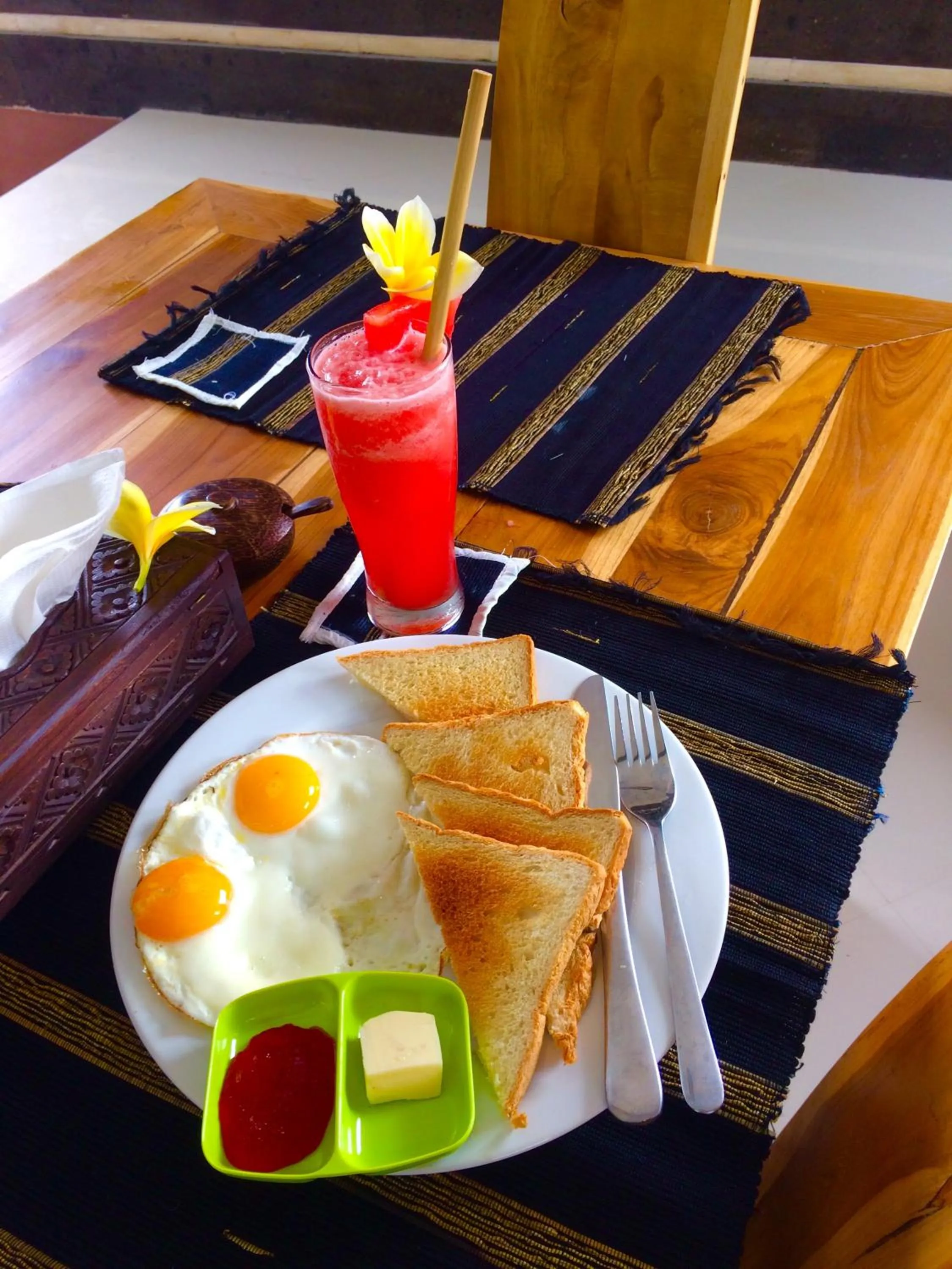 Restaurant/places to eat in Amed Romance House