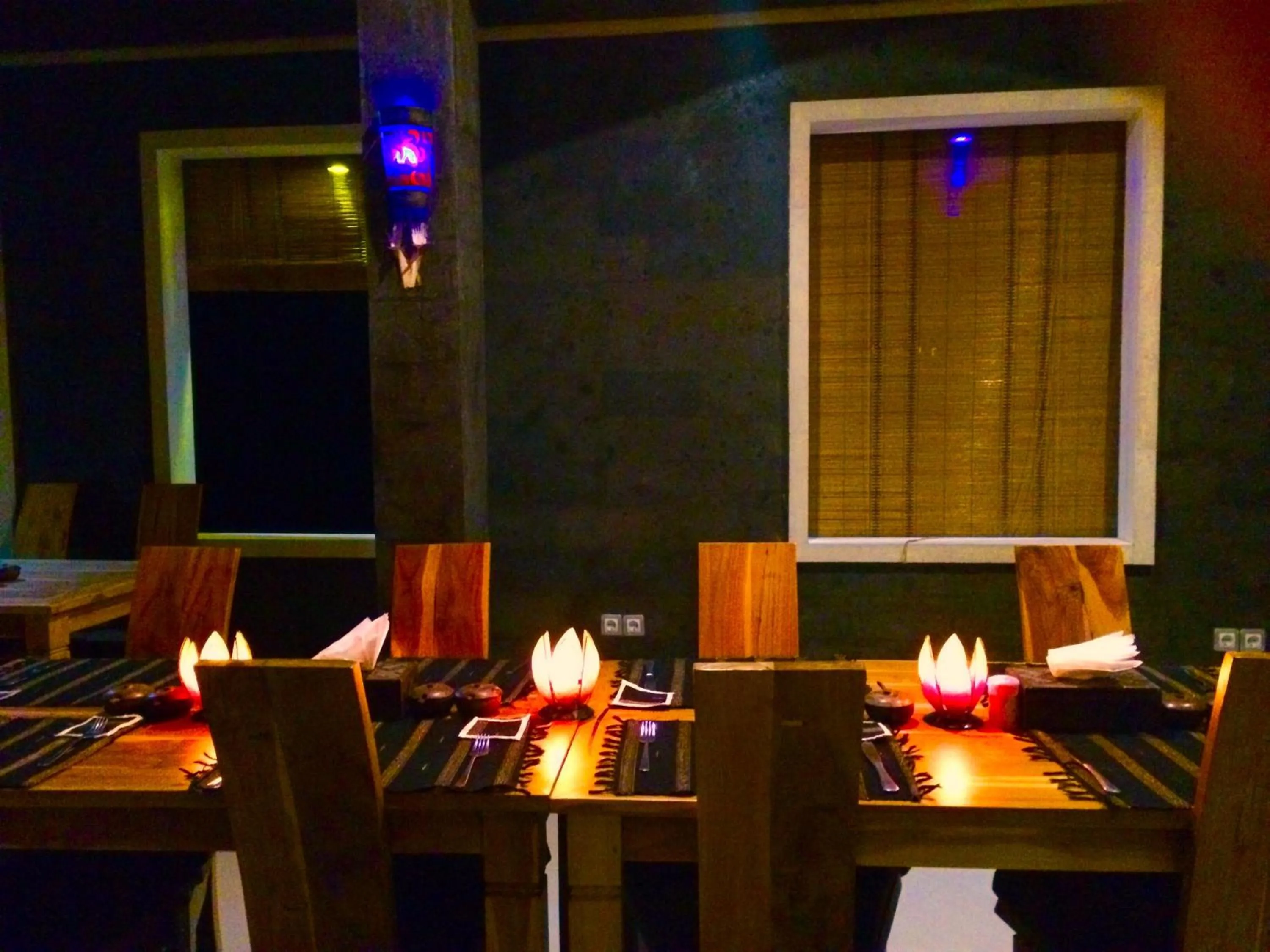 Restaurant/places to eat in Amed Romance House