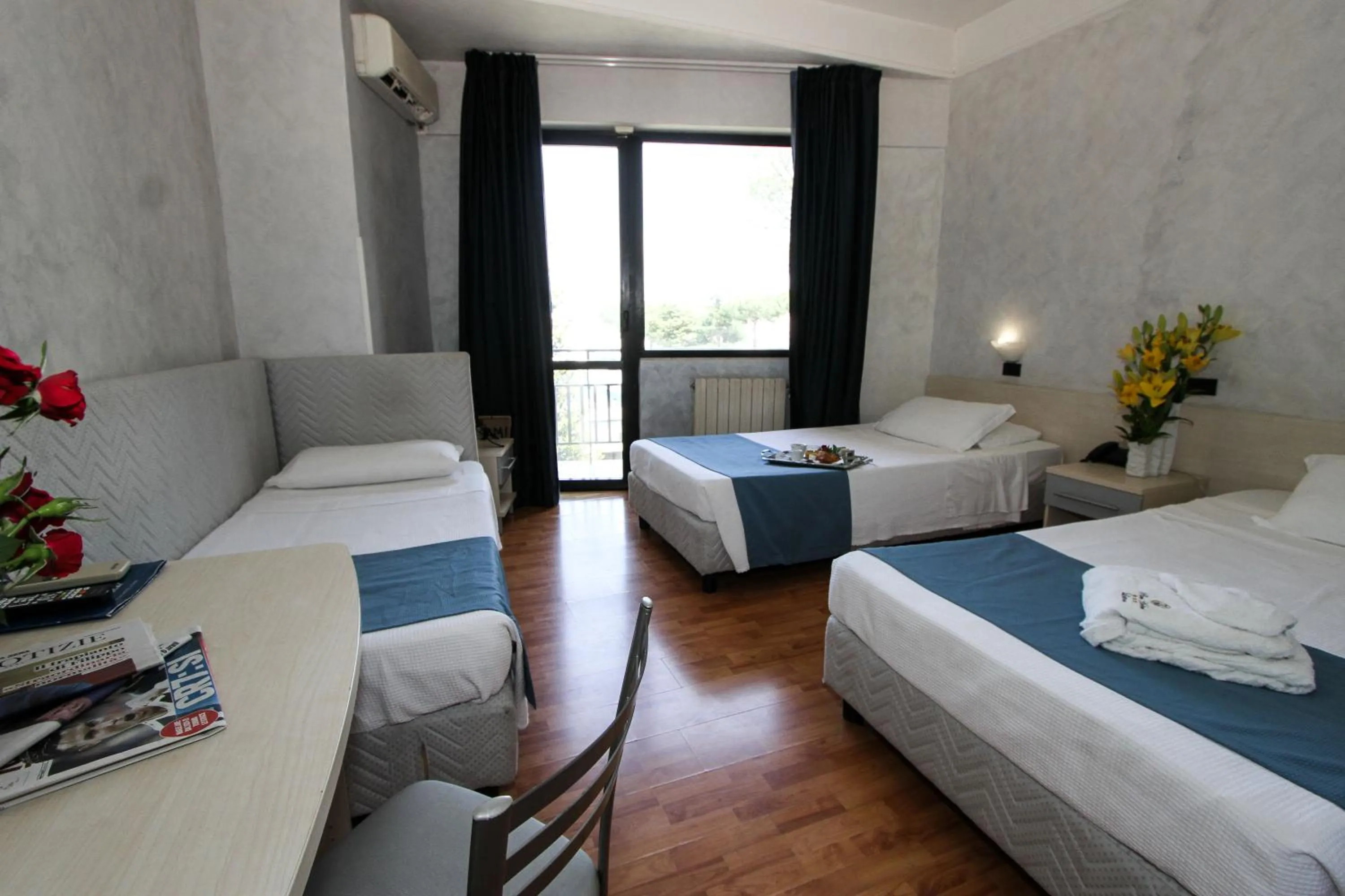 Photo of the whole room, Bed in Park Hotel