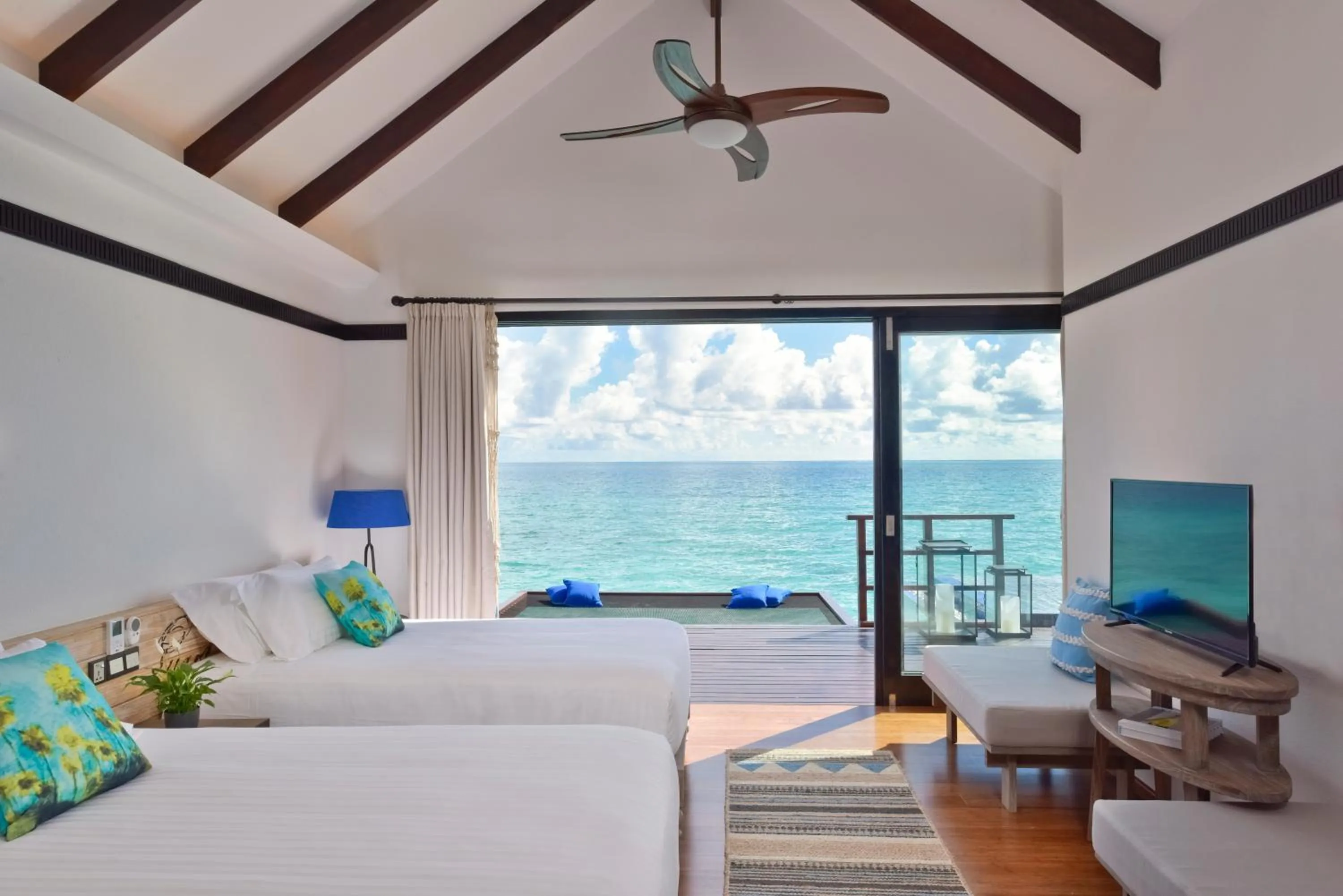 Bed in Grand Park Kodhipparu Maldives