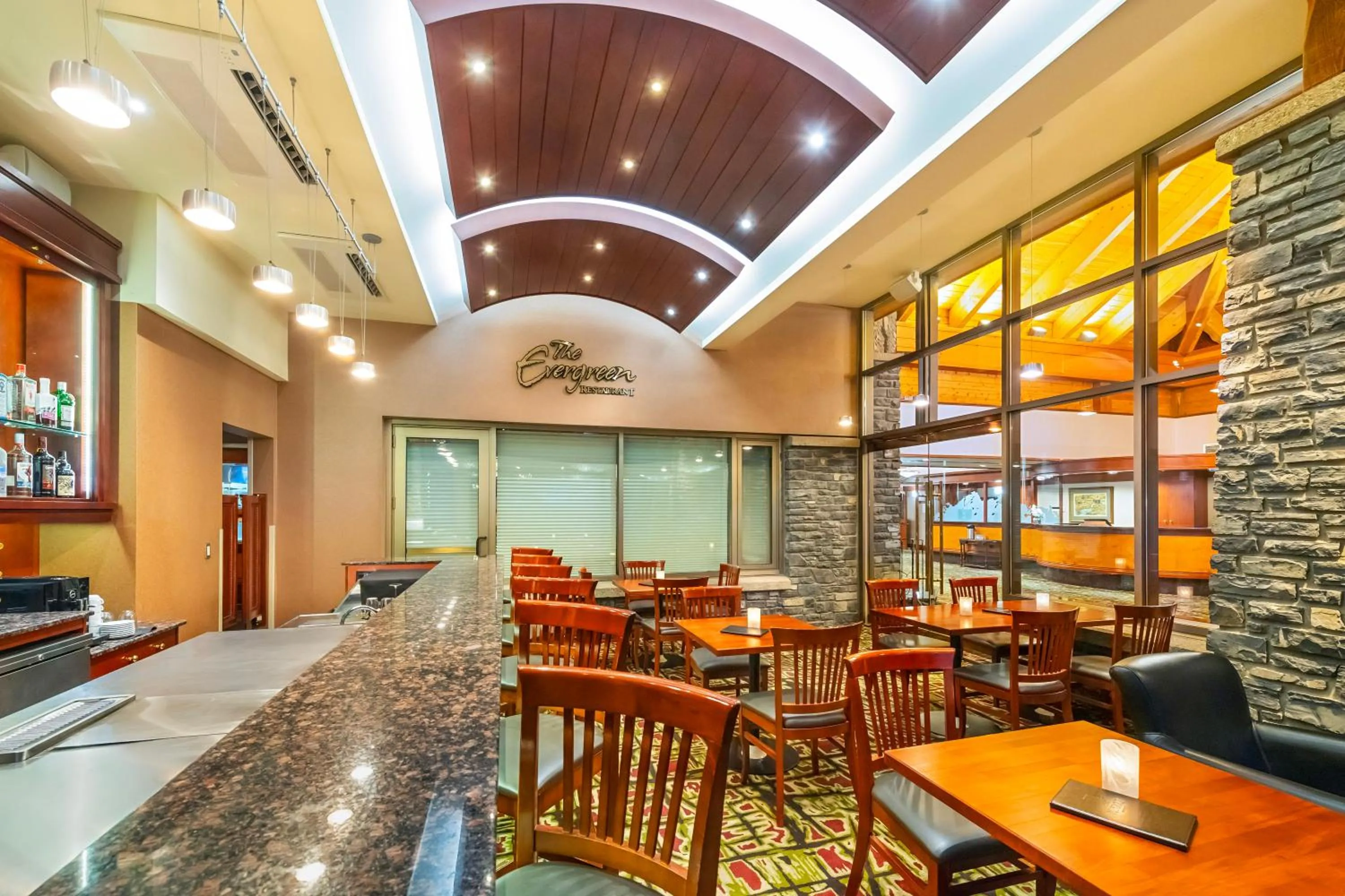 Lounge or bar in Royal Canadian Lodge