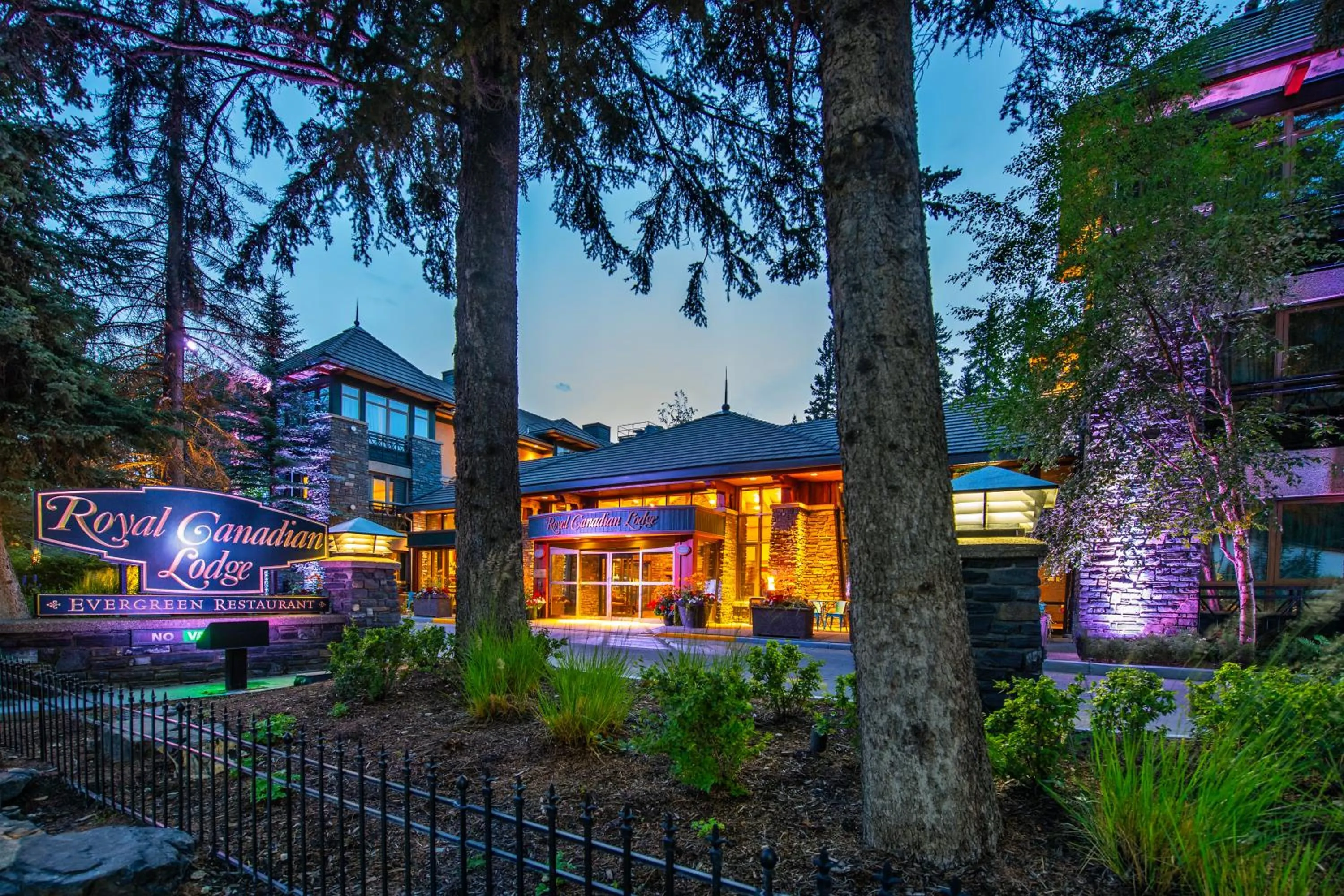 Facade/entrance in Royal Canadian Lodge