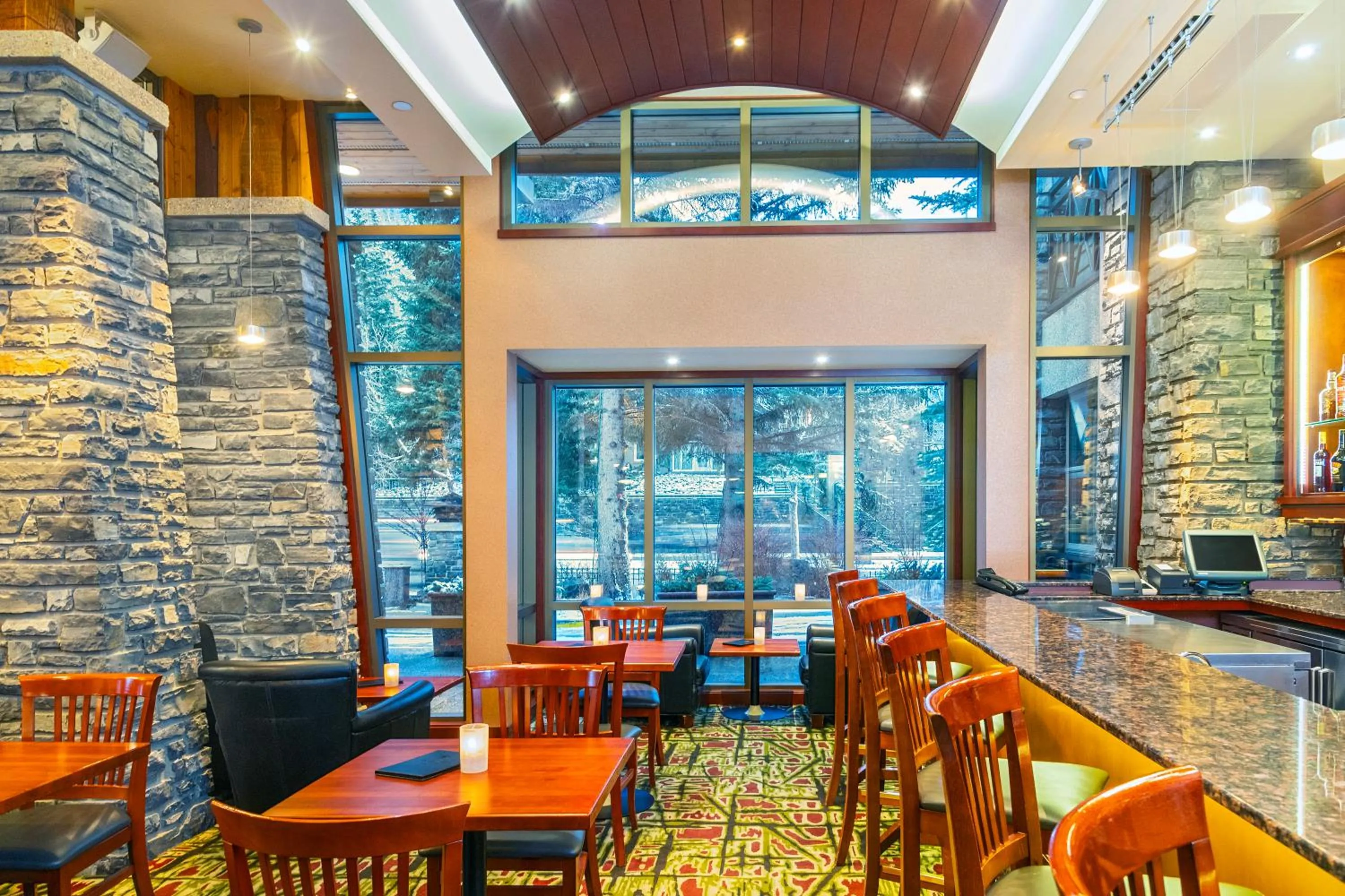 Lounge or bar in Royal Canadian Lodge