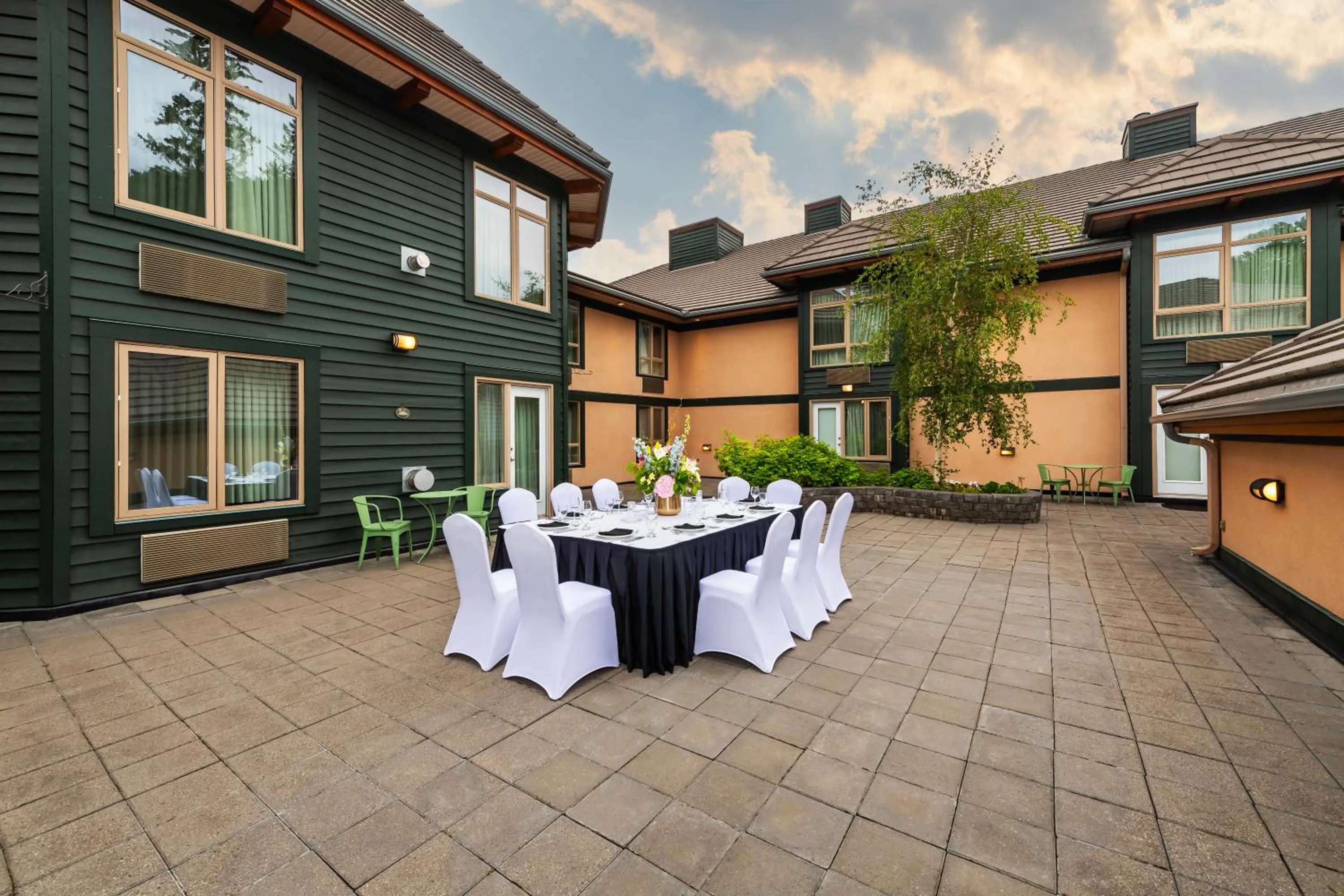 Balcony/Terrace in Royal Canadian Lodge