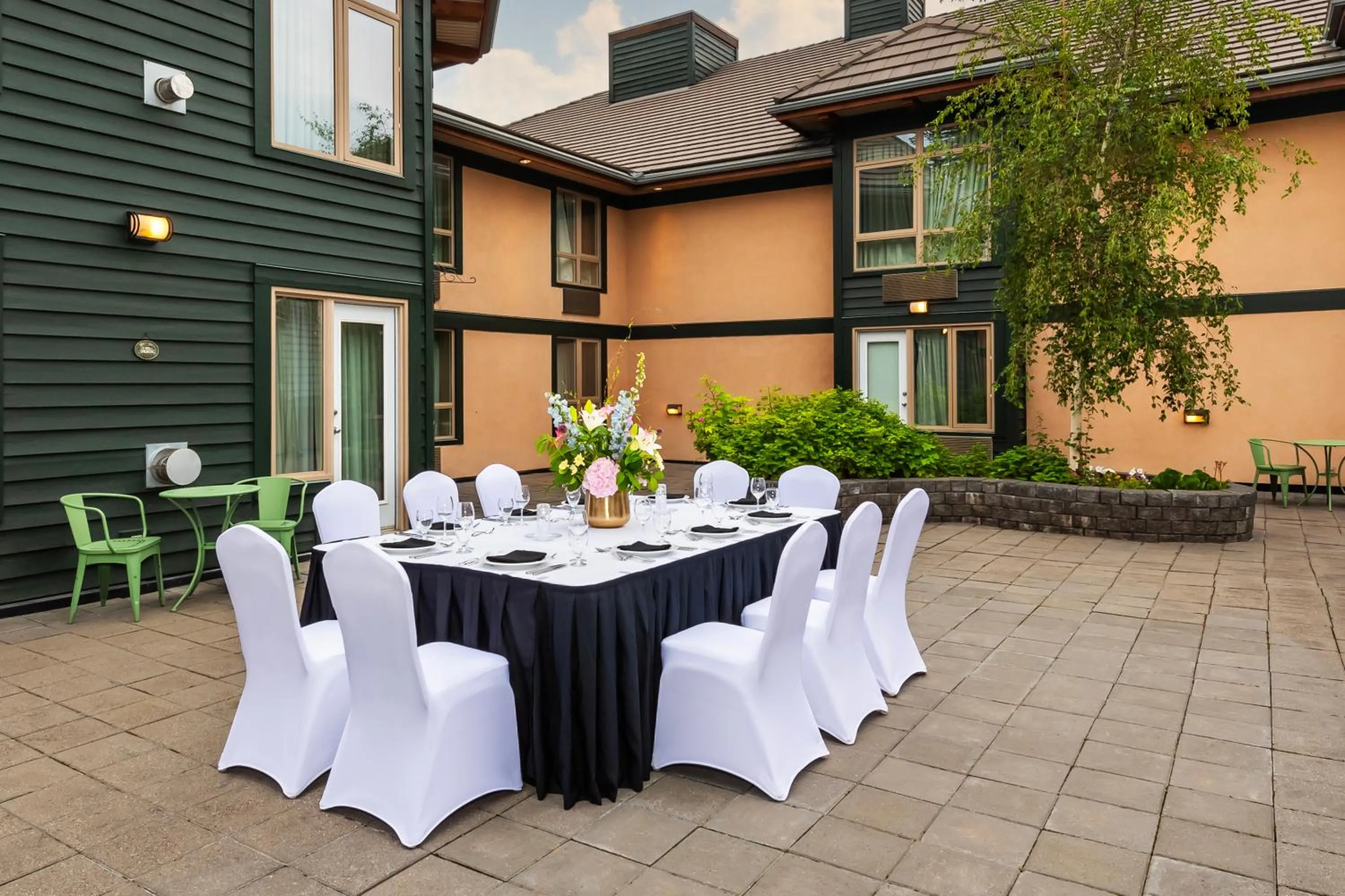 Balcony/Terrace in Royal Canadian Lodge