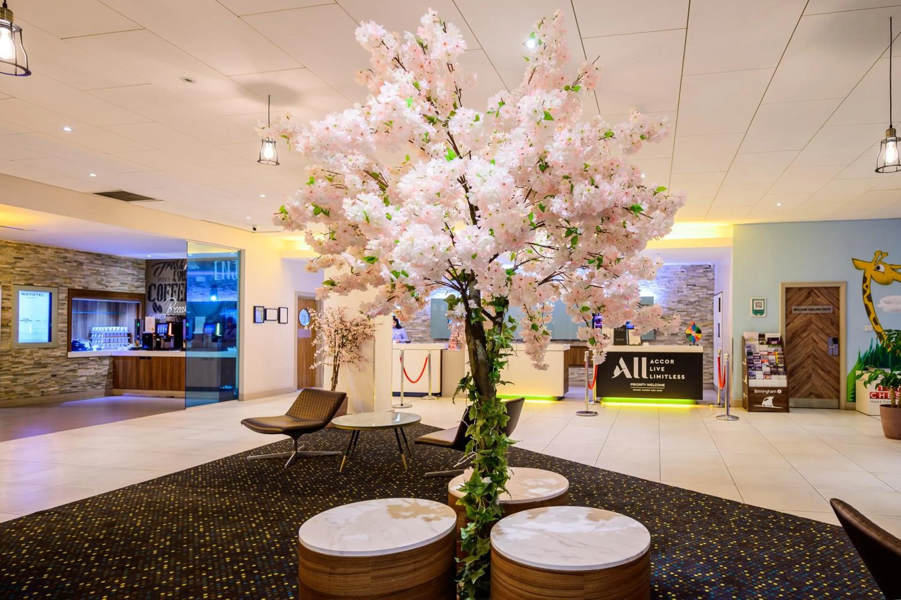Lobby or reception in Novotel Birmingham Centre