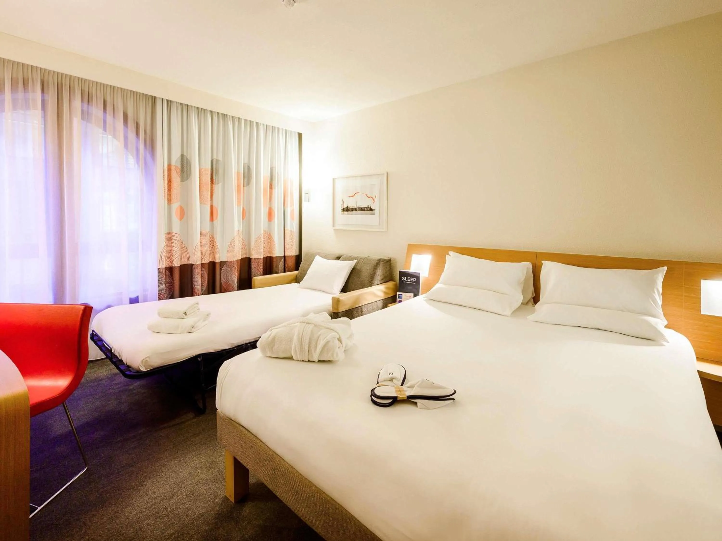 Bedroom, Bed in Novotel Birmingham Centre