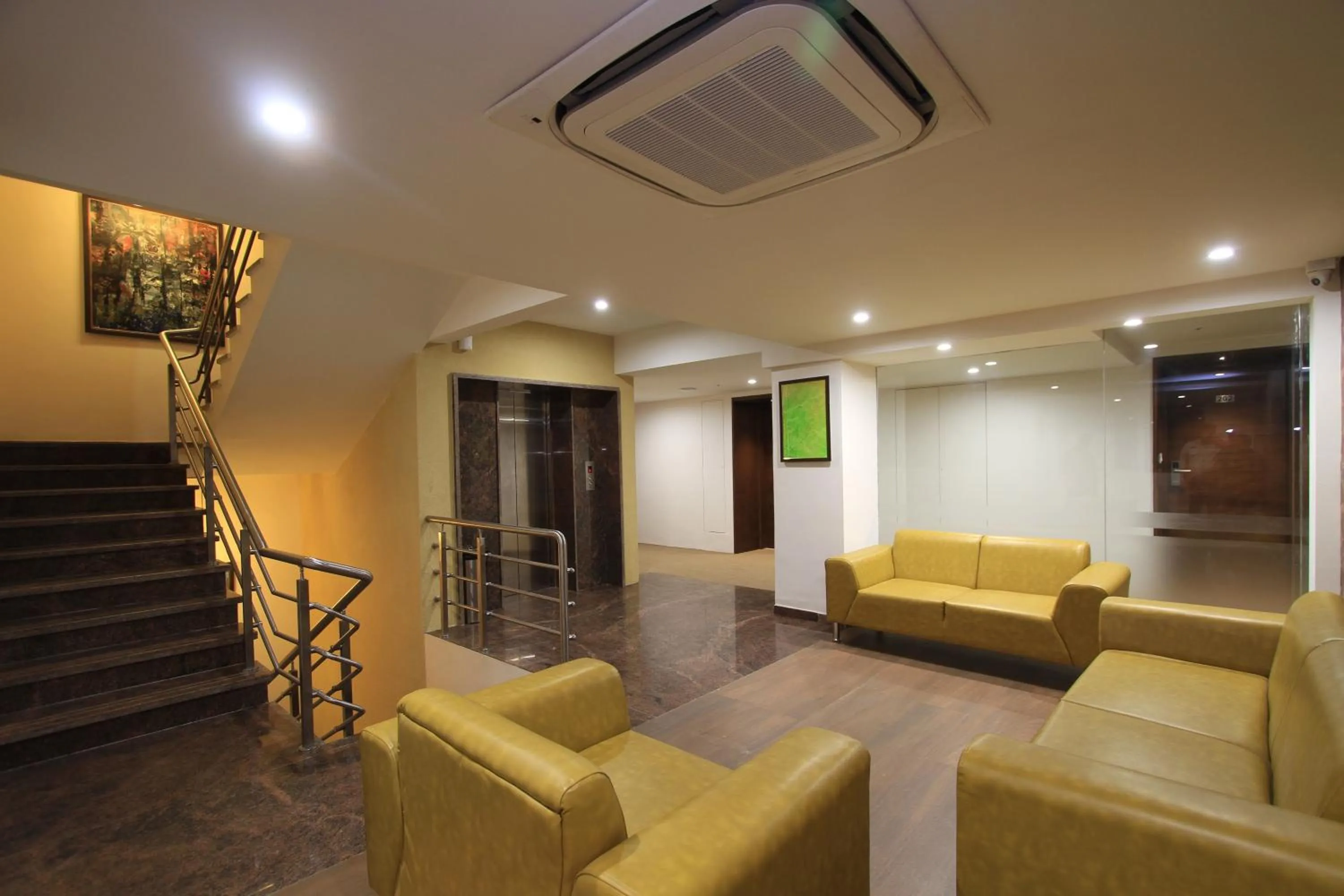 Communal lounge/ TV room in Icon Business Hotel by Bhagini