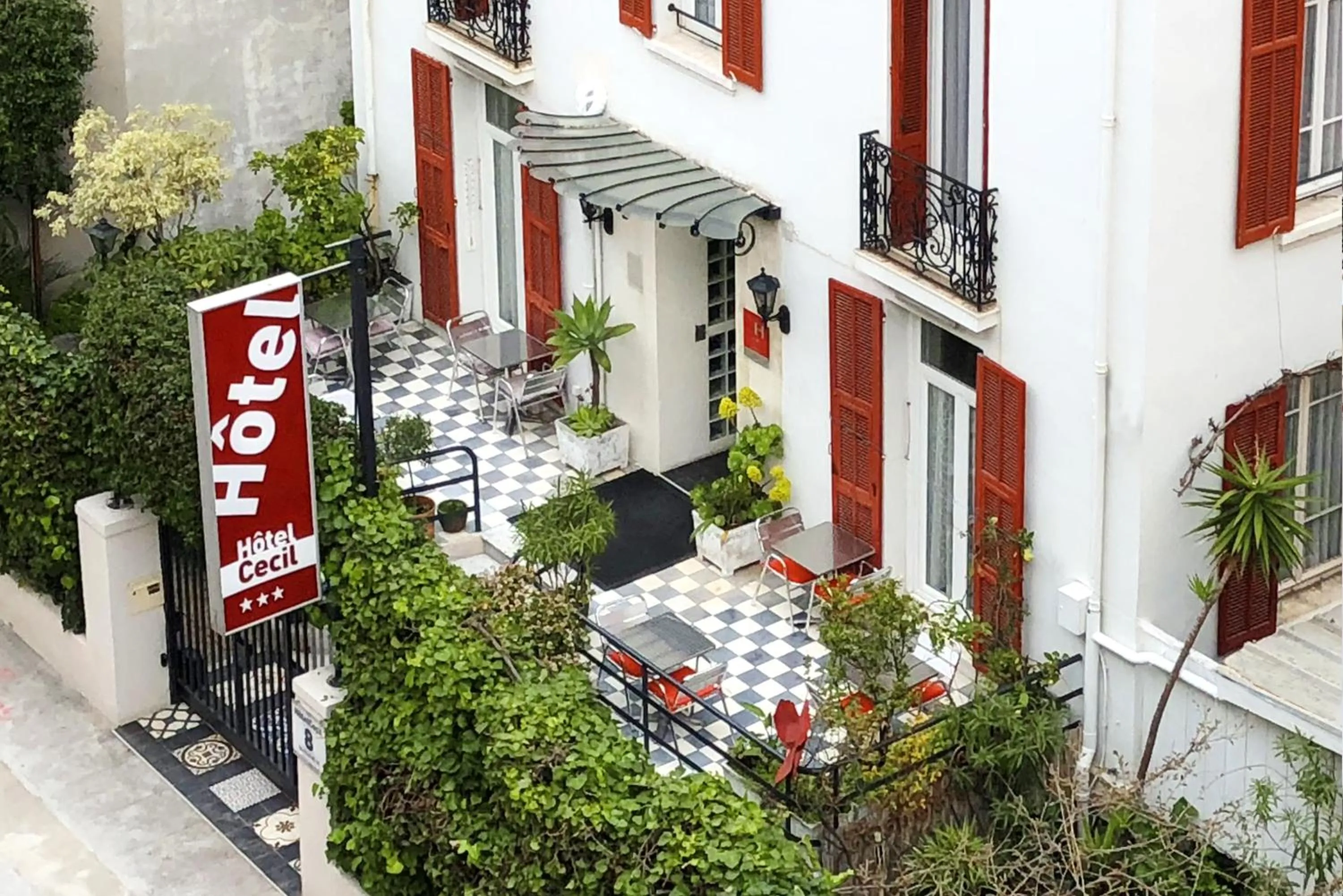Property building in Hôtel Cecil Adults only