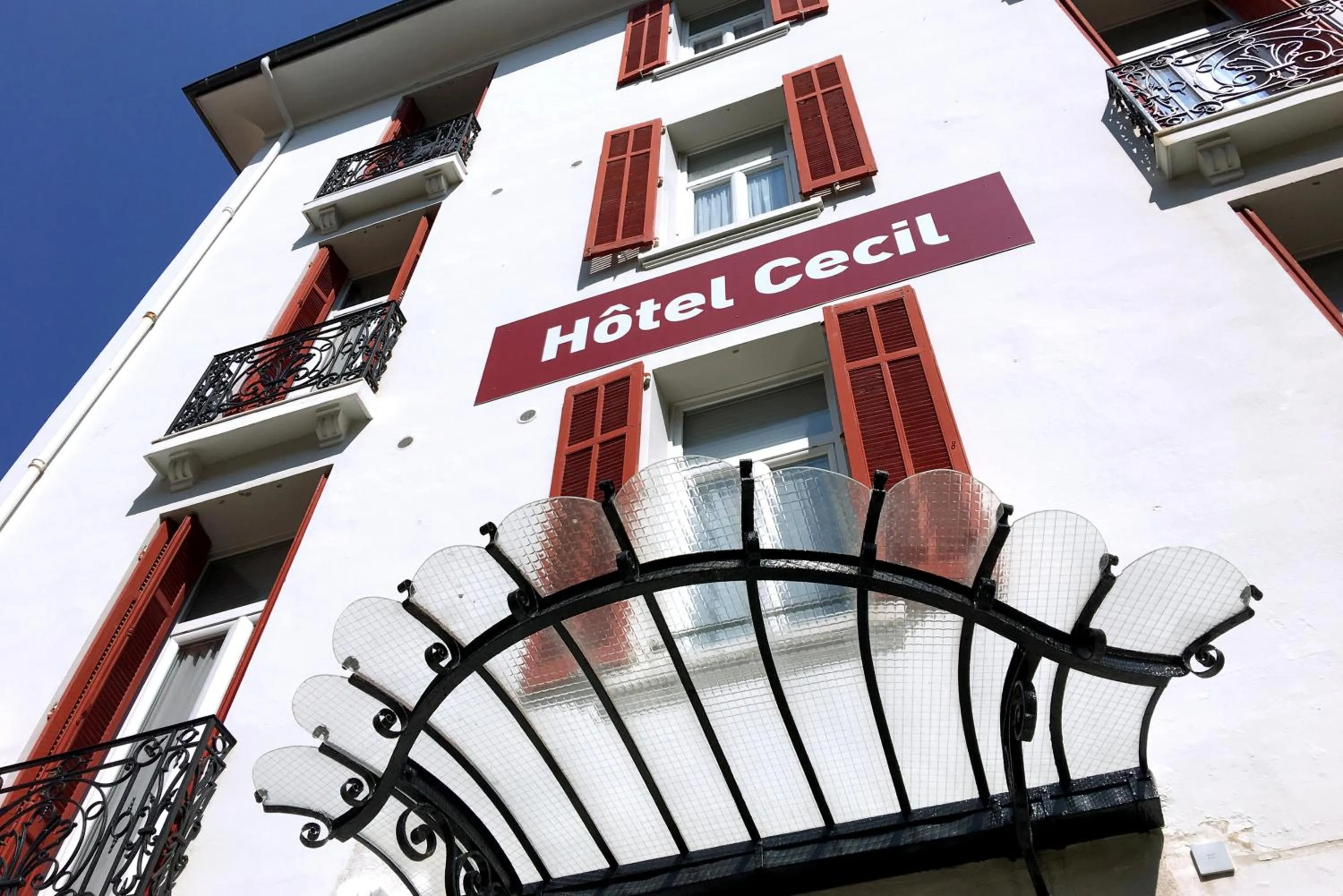 Property building in Hôtel Cecil Adults only