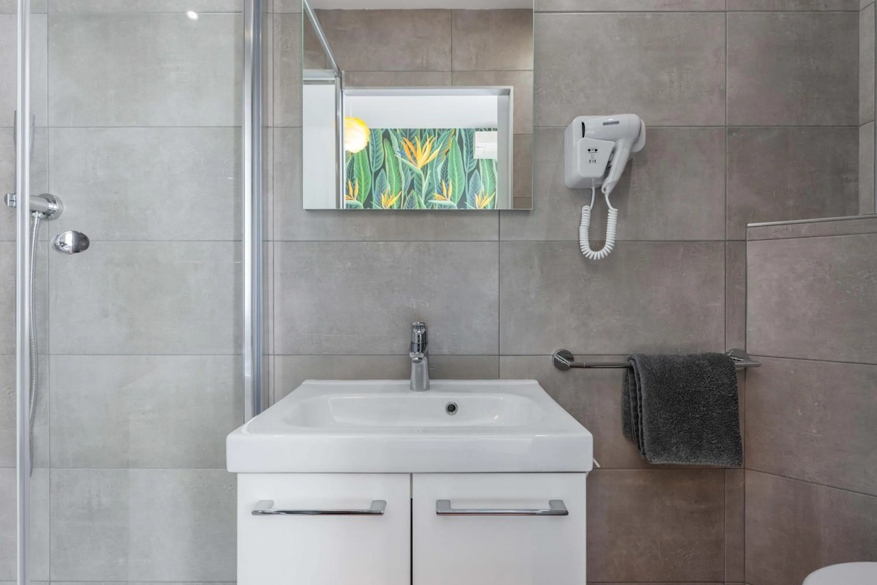 Shower in Hôtel Cecil Adults only