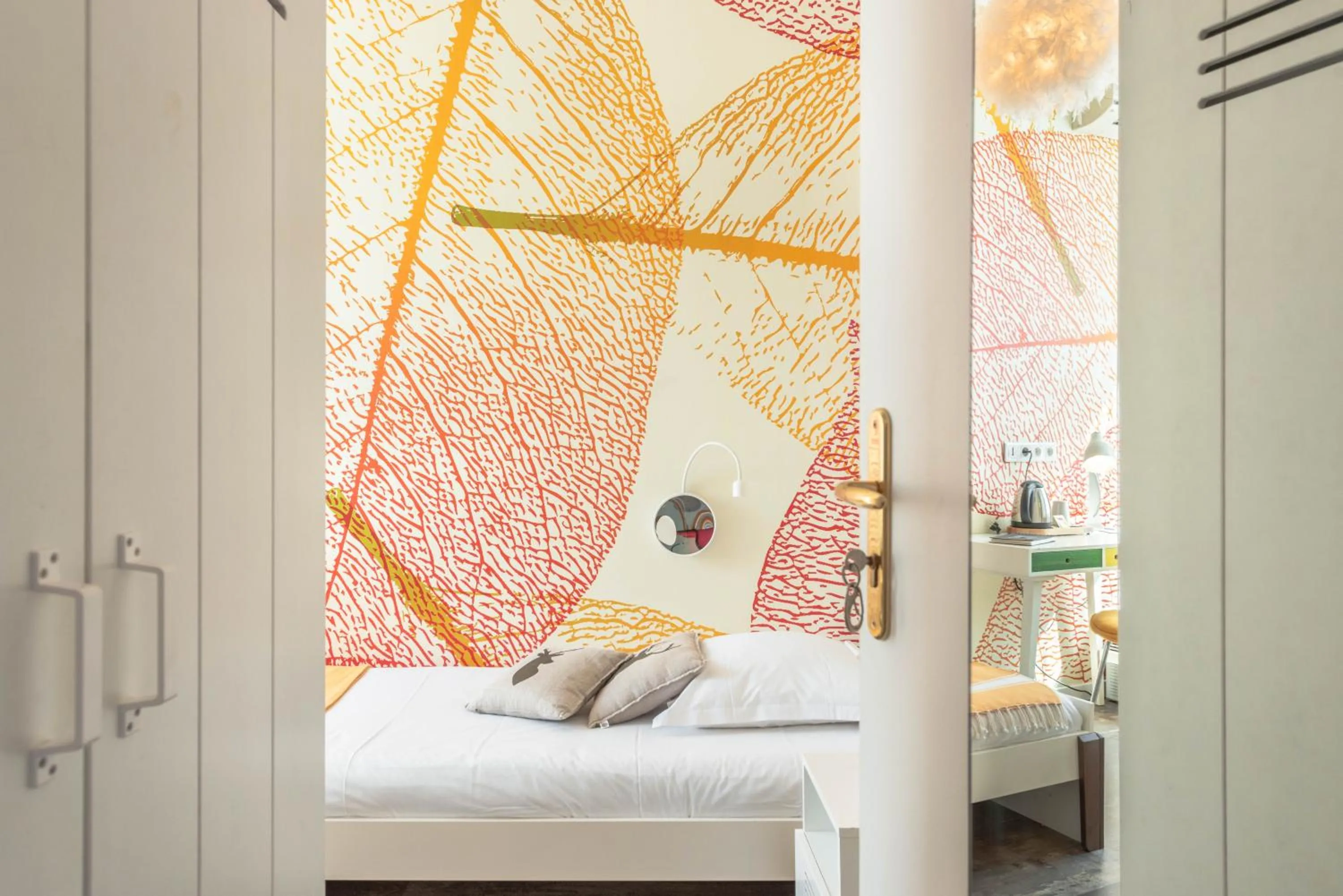 Shower, Bed in Hôtel Cecil Adults only